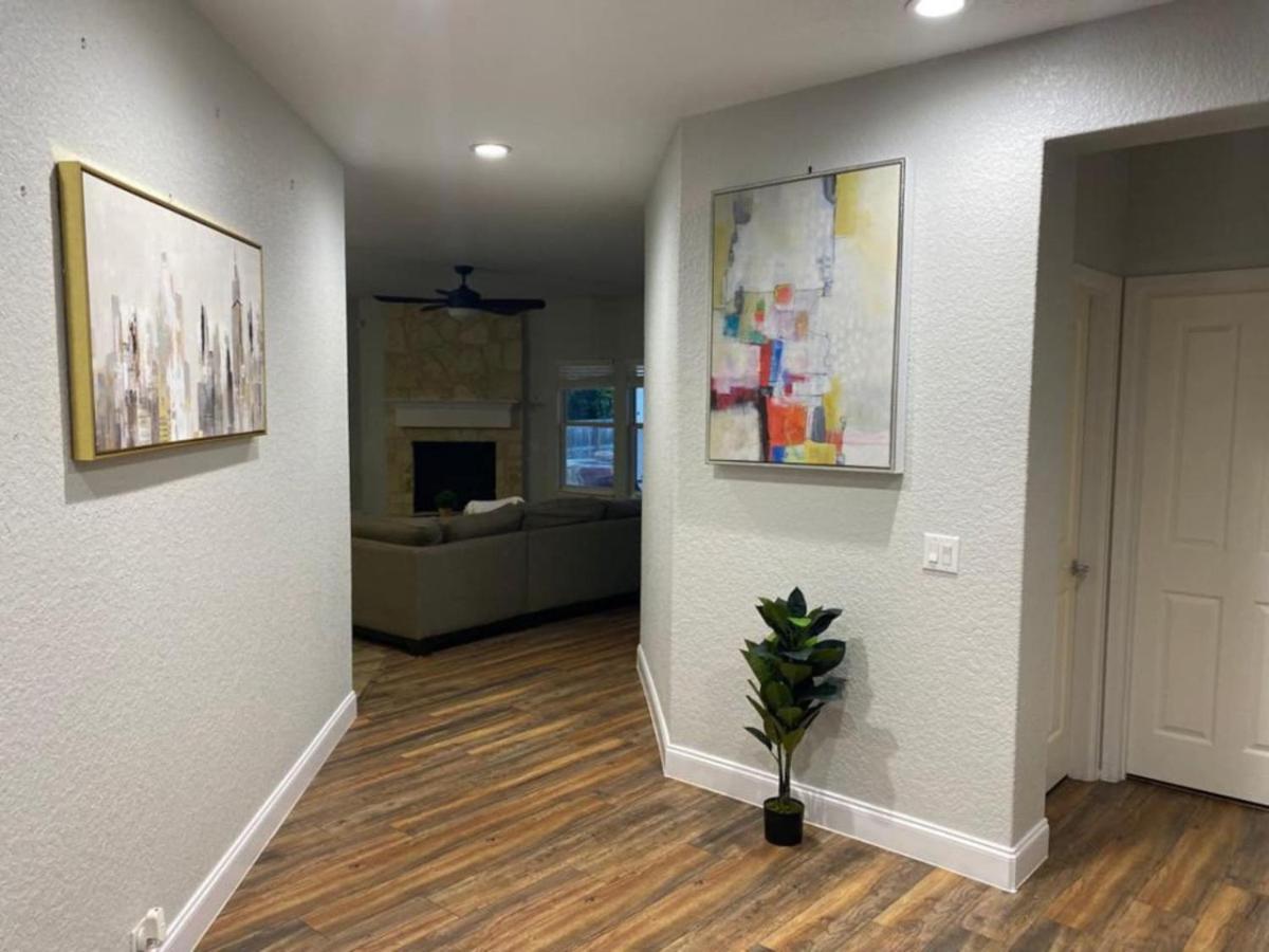 Lush, Spacious 5-bdr Near Attrns
