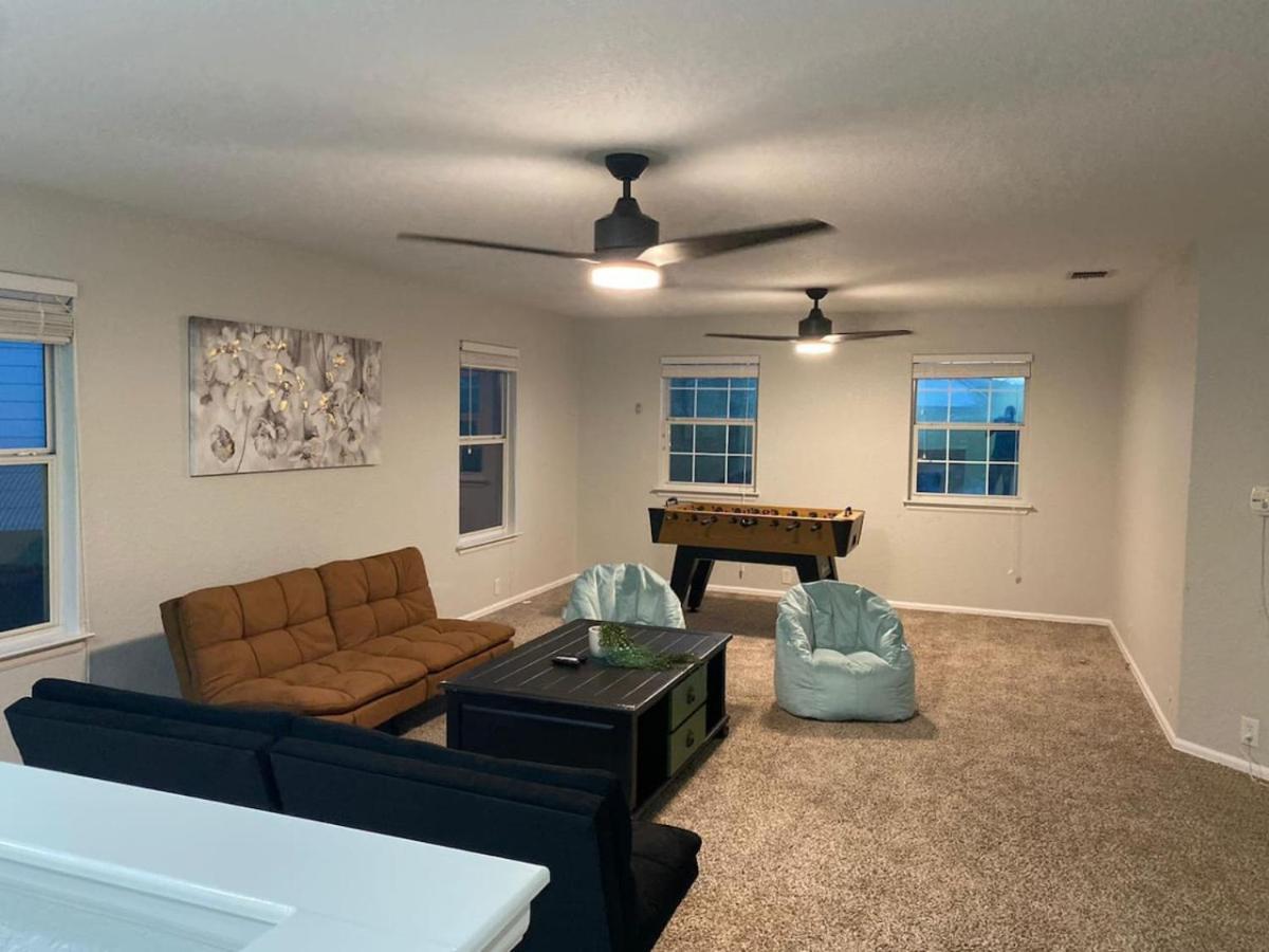 Lush, Spacious 5-bdr Near Attrns * San Antonio