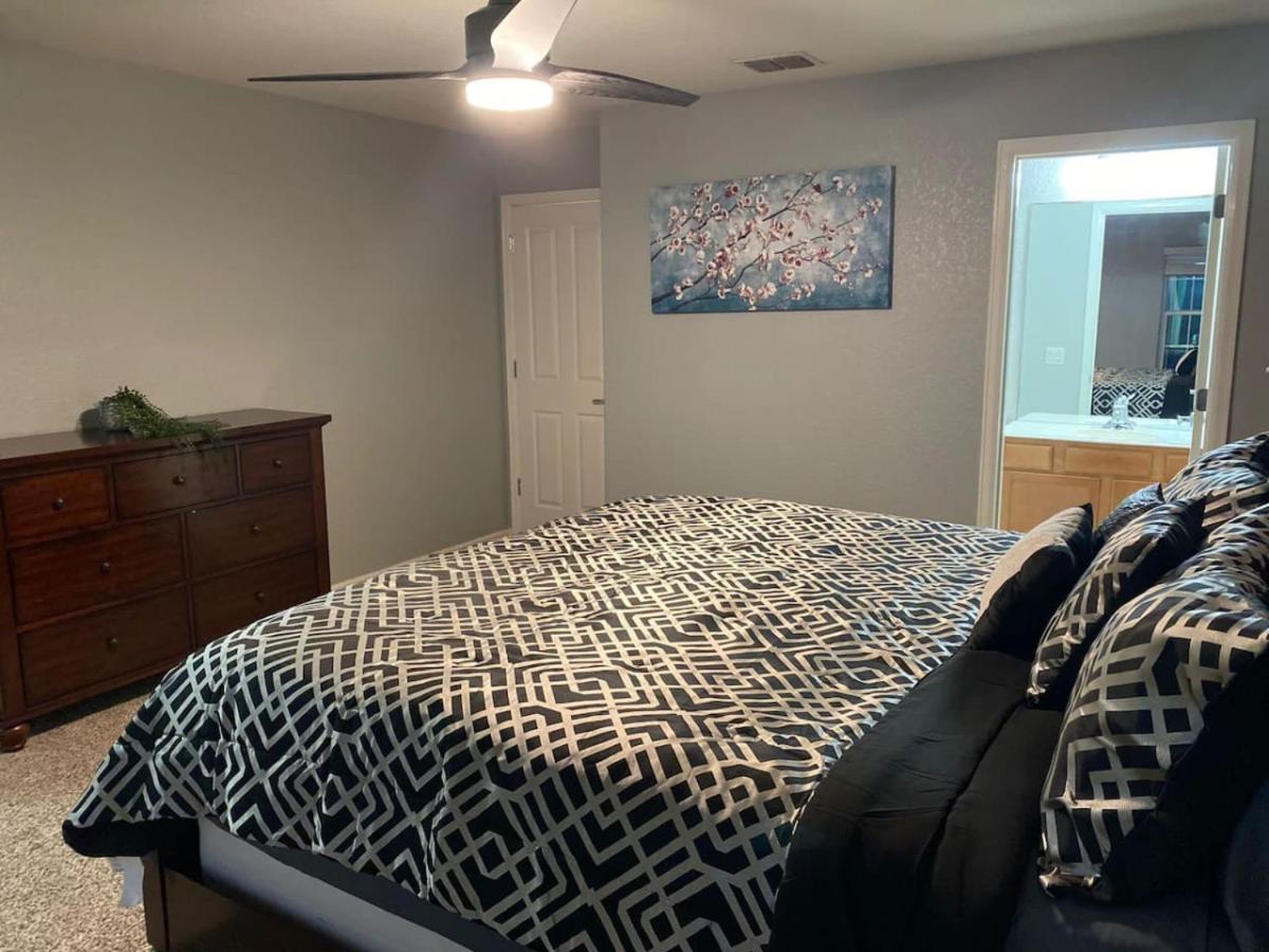 Lush, Spacious 5-bdr Near Attrns * San Antonio