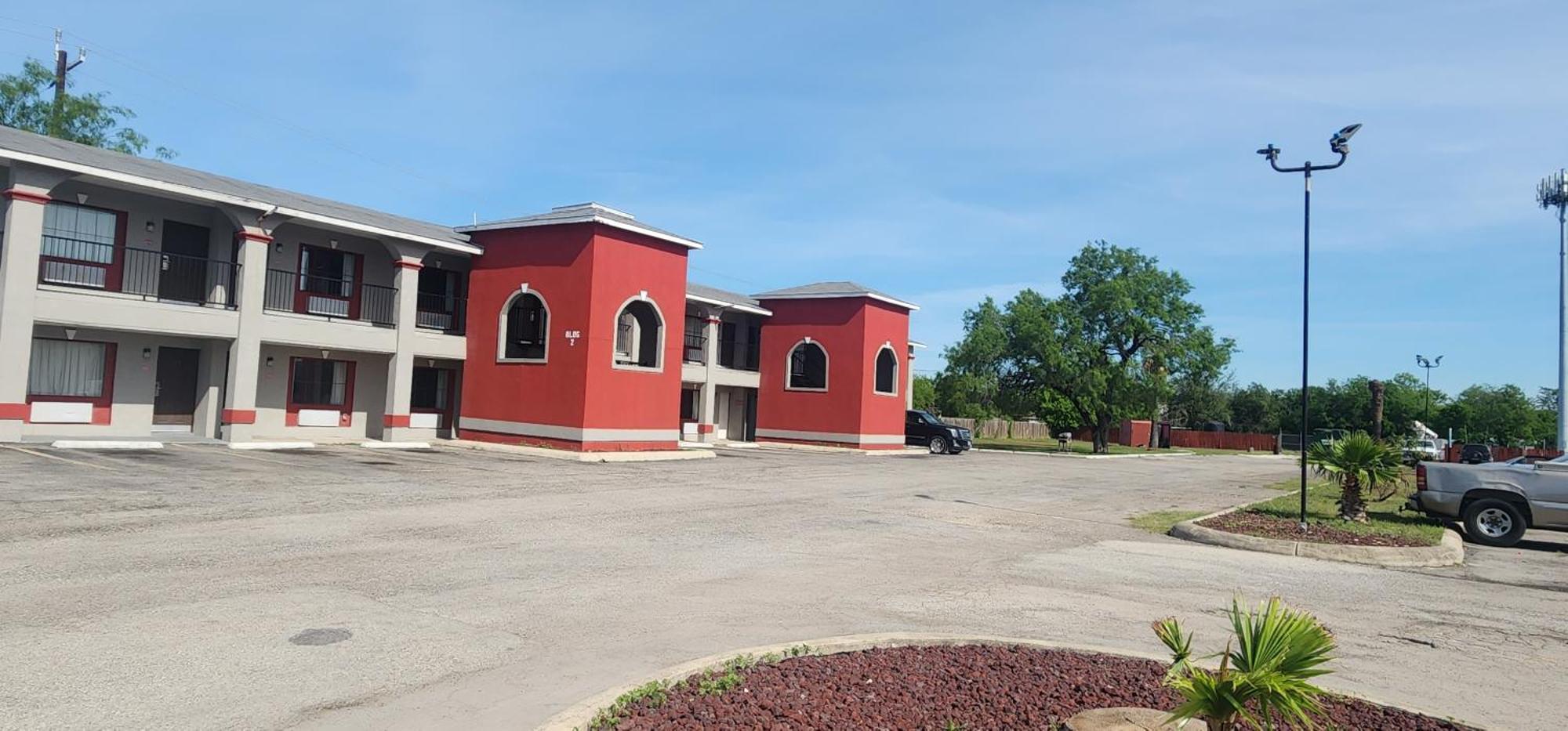 Econo Lackland Afb-seaworld