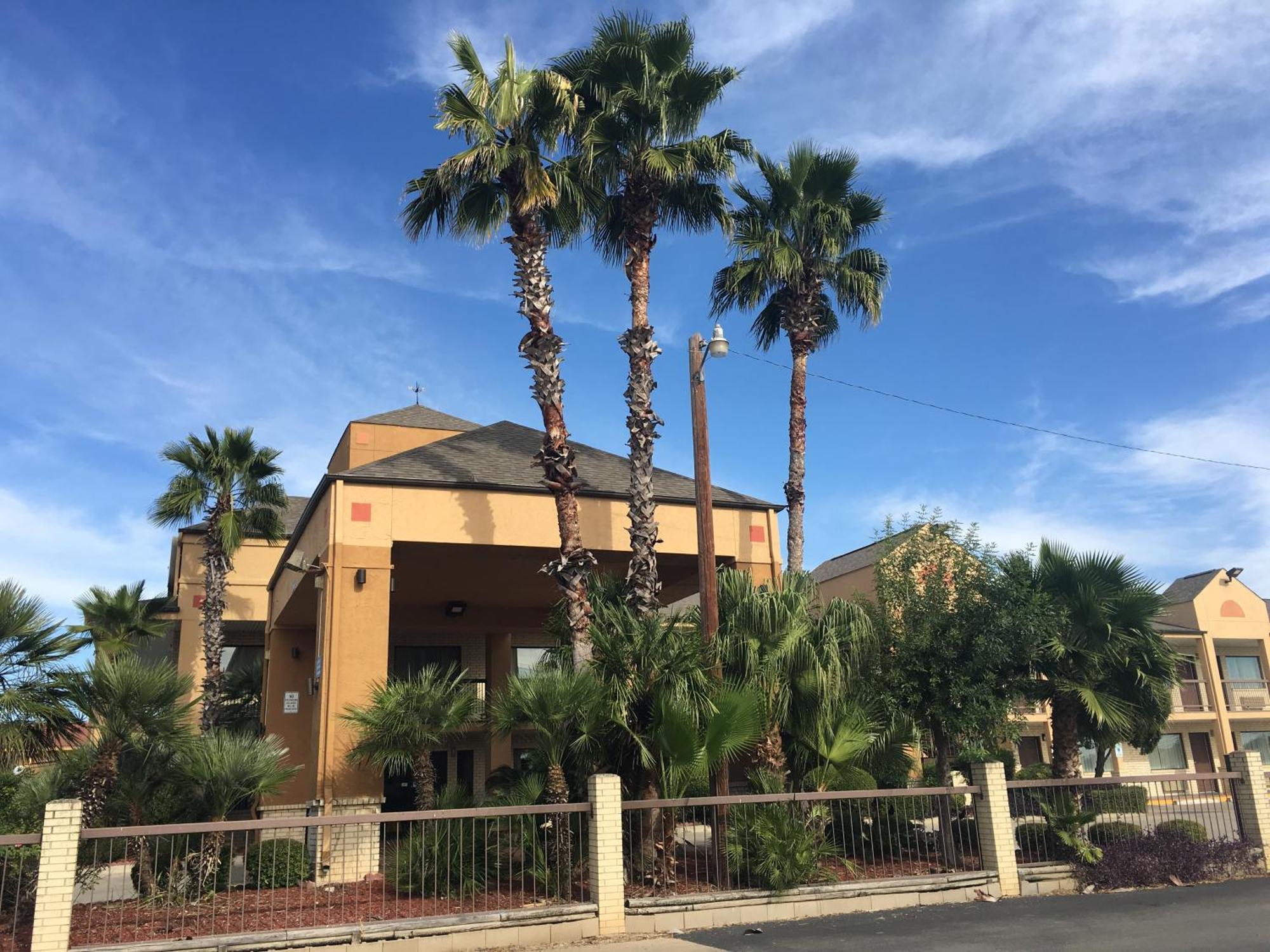 Hotel Ramada By Wyndham Near Seaworld - Lackland Afb San Antonio