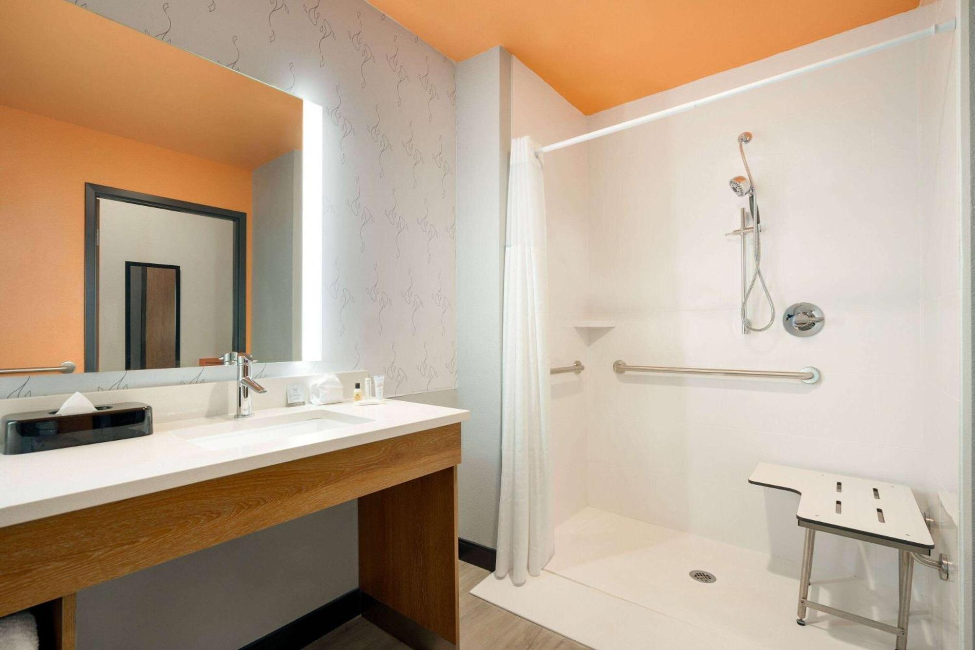 Hotel La Quinta & By Wyndham Seaworld Lafb
