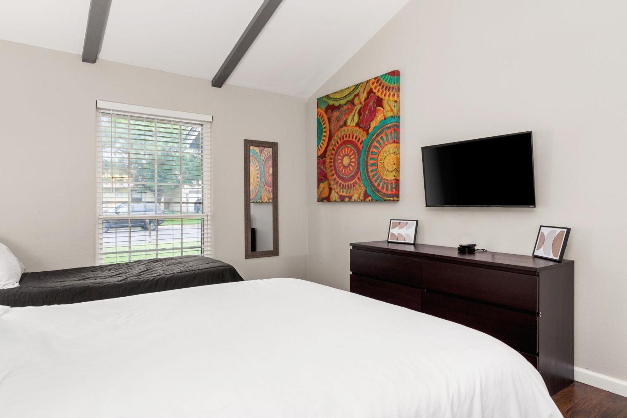 Spacious 4 Bedroom With Pool-minutes To Seaworld!
