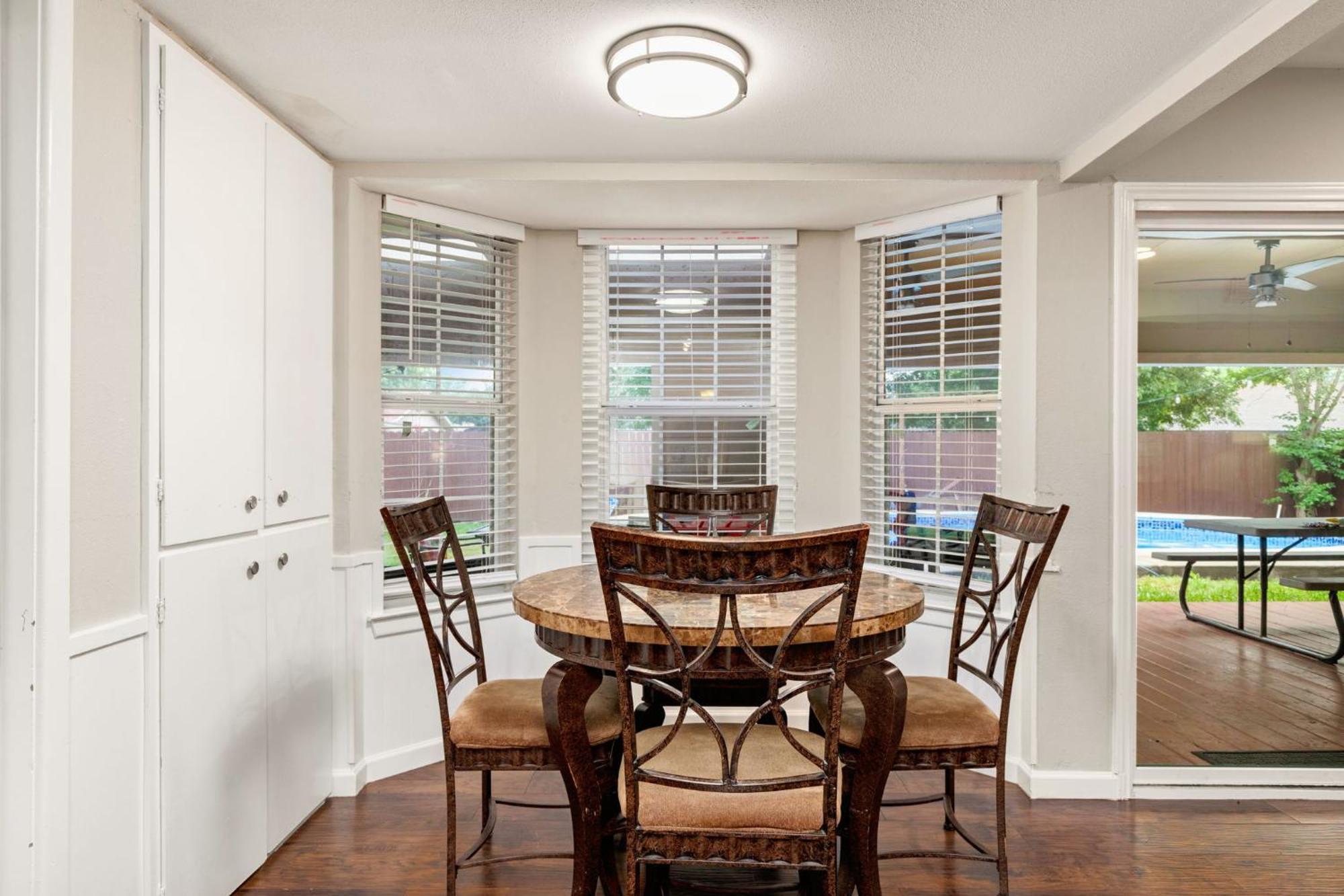 Spacious 4 Bedroom With Pool-minutes To Seaworld!