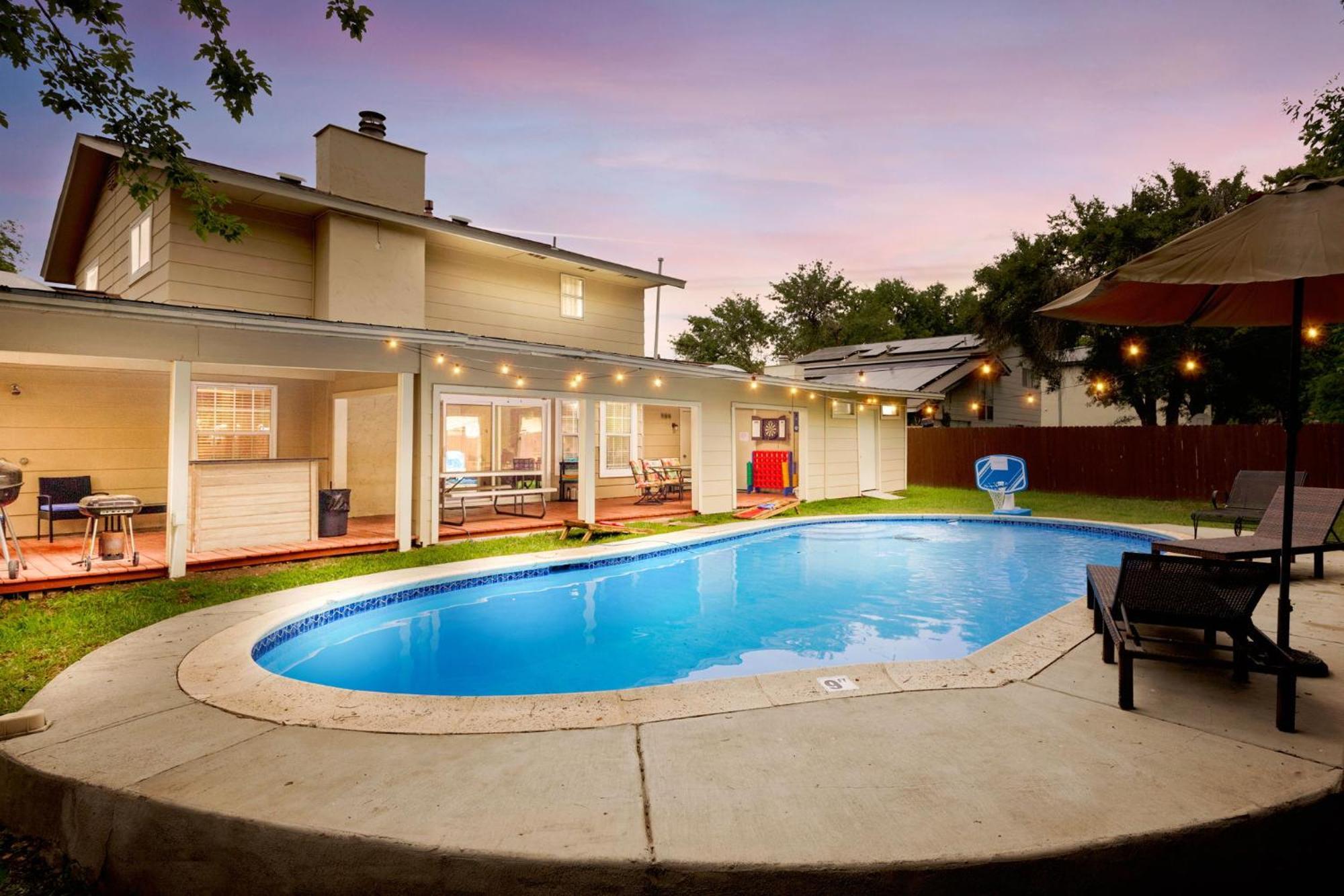 Holiday home Spacious 4 Bedroom With Pool-minutes To Seaworld! San Antonio