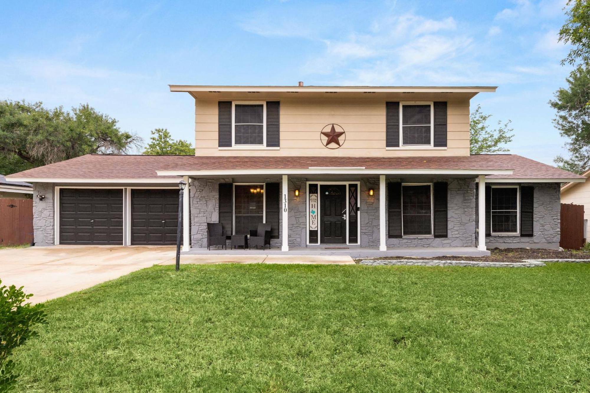 Holiday home Spacious 4 Bedroom With Pool-minutes To Seaworld!