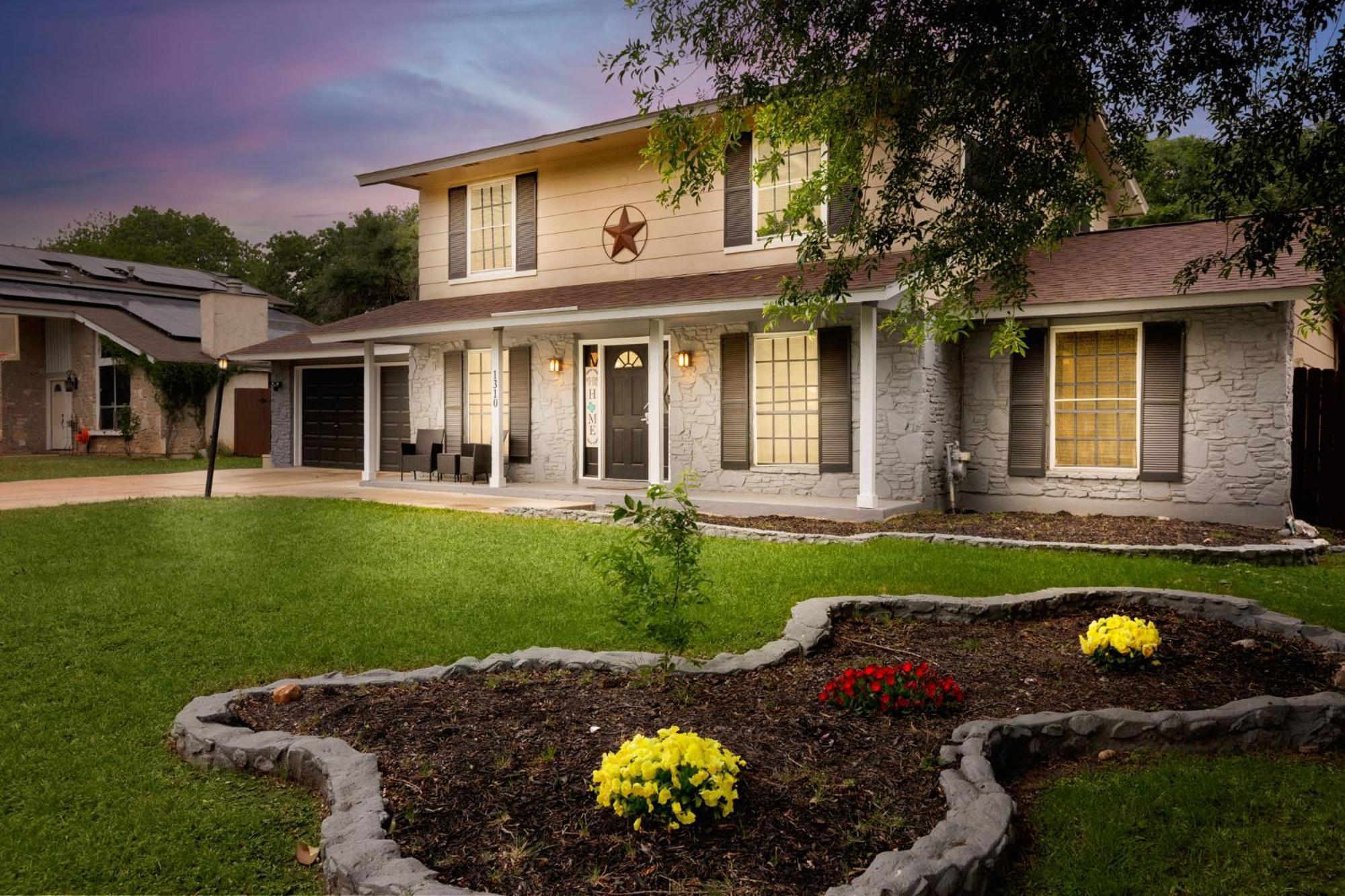 Holiday home Spacious 4 Bedroom With Pool-minutes To Seaworld! *