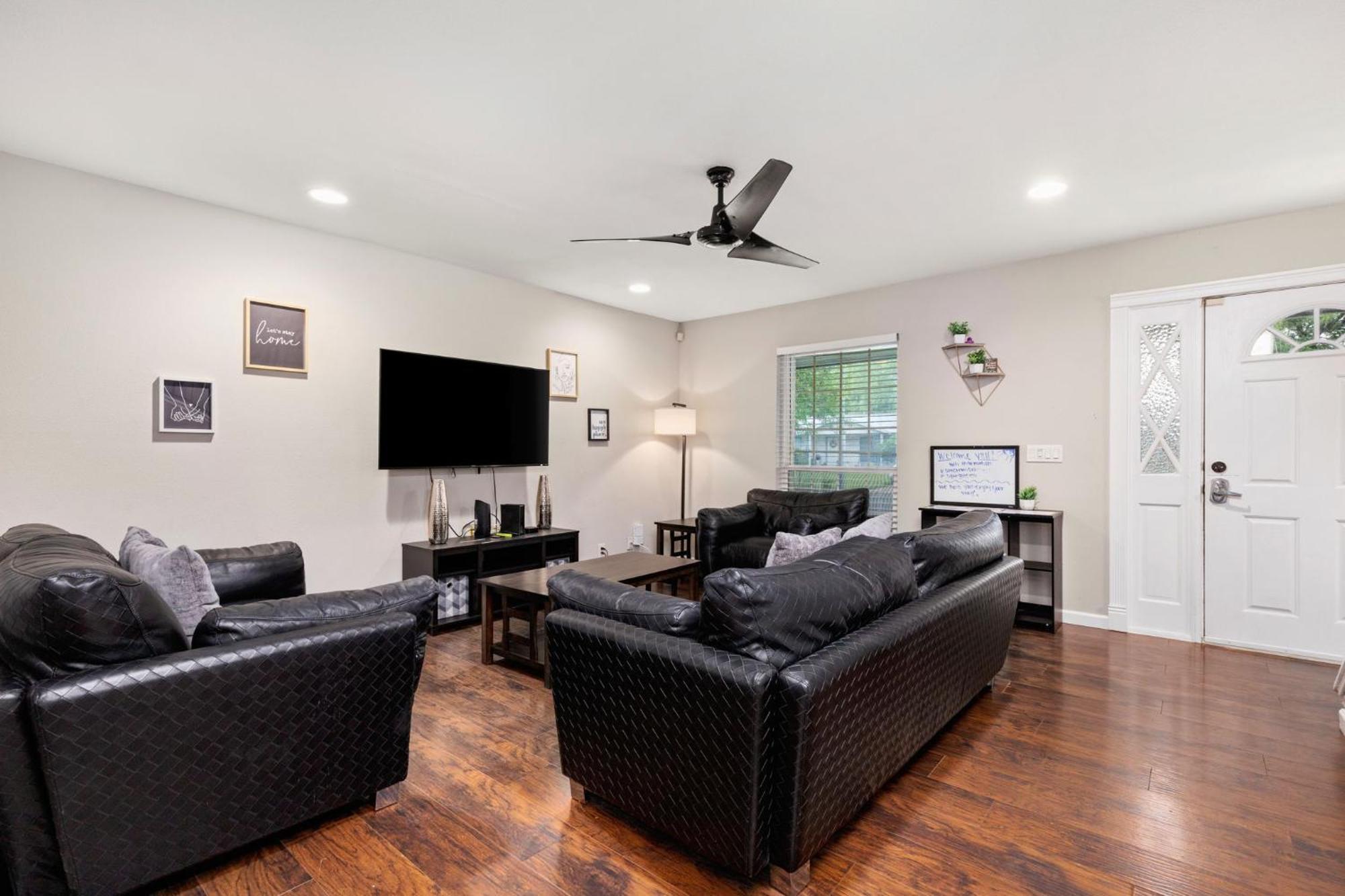 Spacious 4 Bedroom With Pool-minutes To Seaworld!