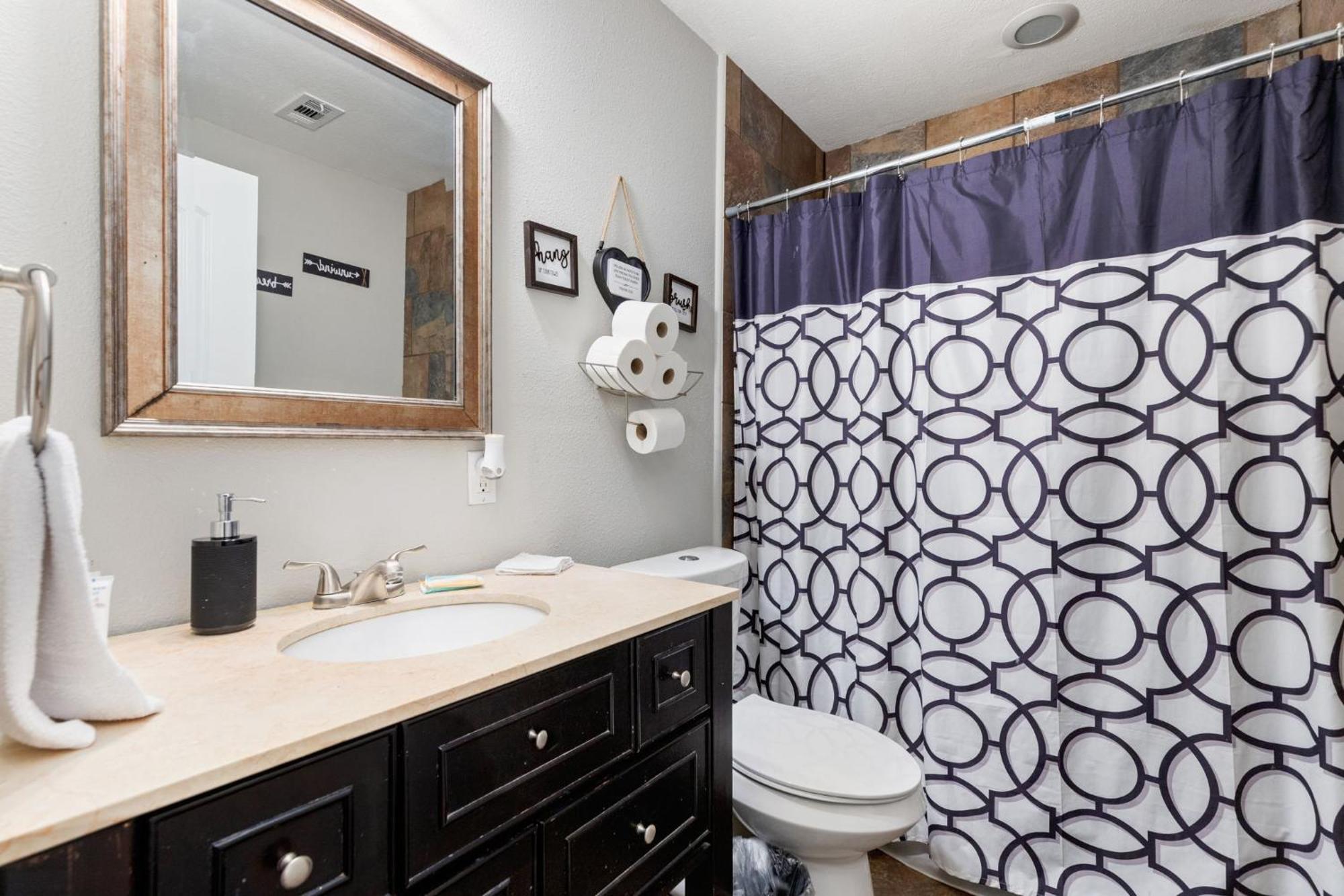 Spacious 4 Bedroom With Pool-minutes To Seaworld!
