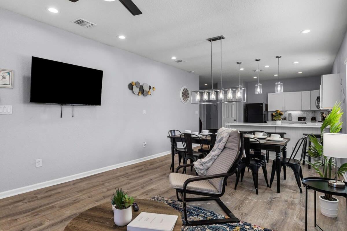 Retreat To A Brand-new Downtown 4br3ba Holiday home San Antonio