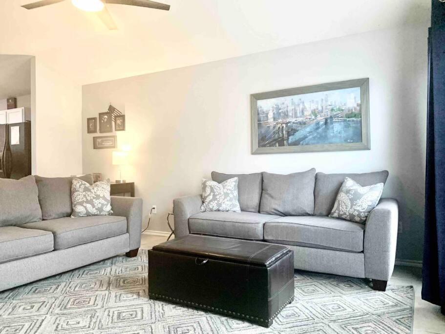 Modern Updates - Great Location - King Bed- Bmt * San Antonio