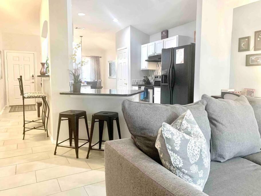 Modern Updates - Great Location - King Bed- Bmt *