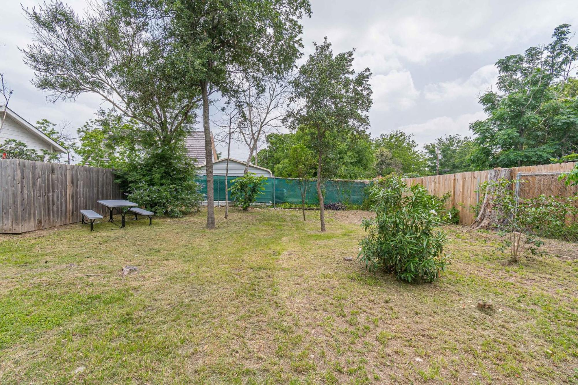Free Parking, Walk To Botanical Garden, Ps4, Grill, Private Fenced Backyard, Pets Allowed * San Antonio