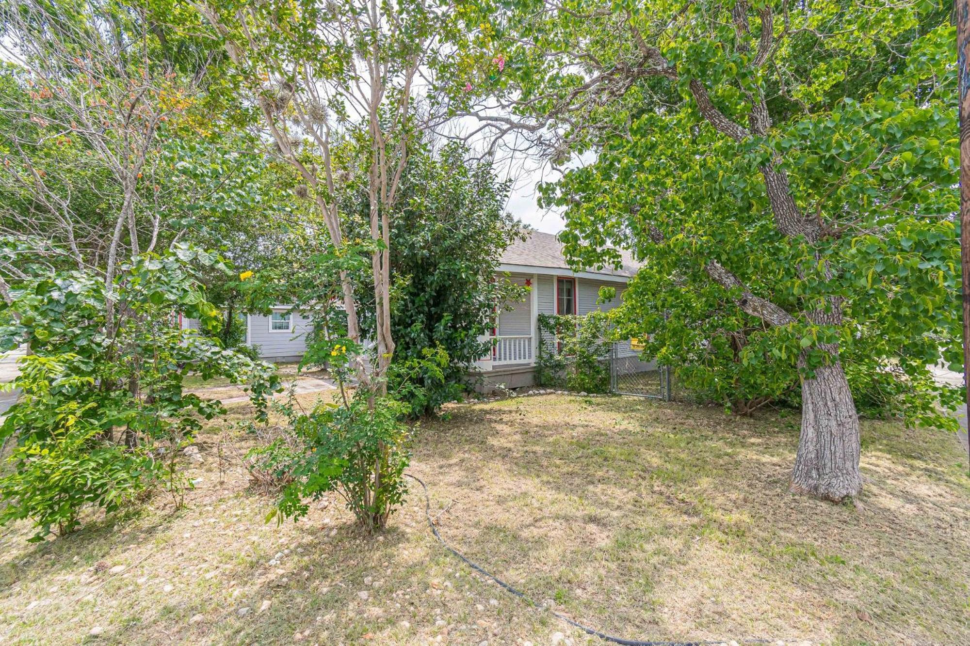 Holiday home Free Parking, Walk To Botanical Garden, Ps4, Grill, Private Fenced Backyard, Pets Allowed San Antonio