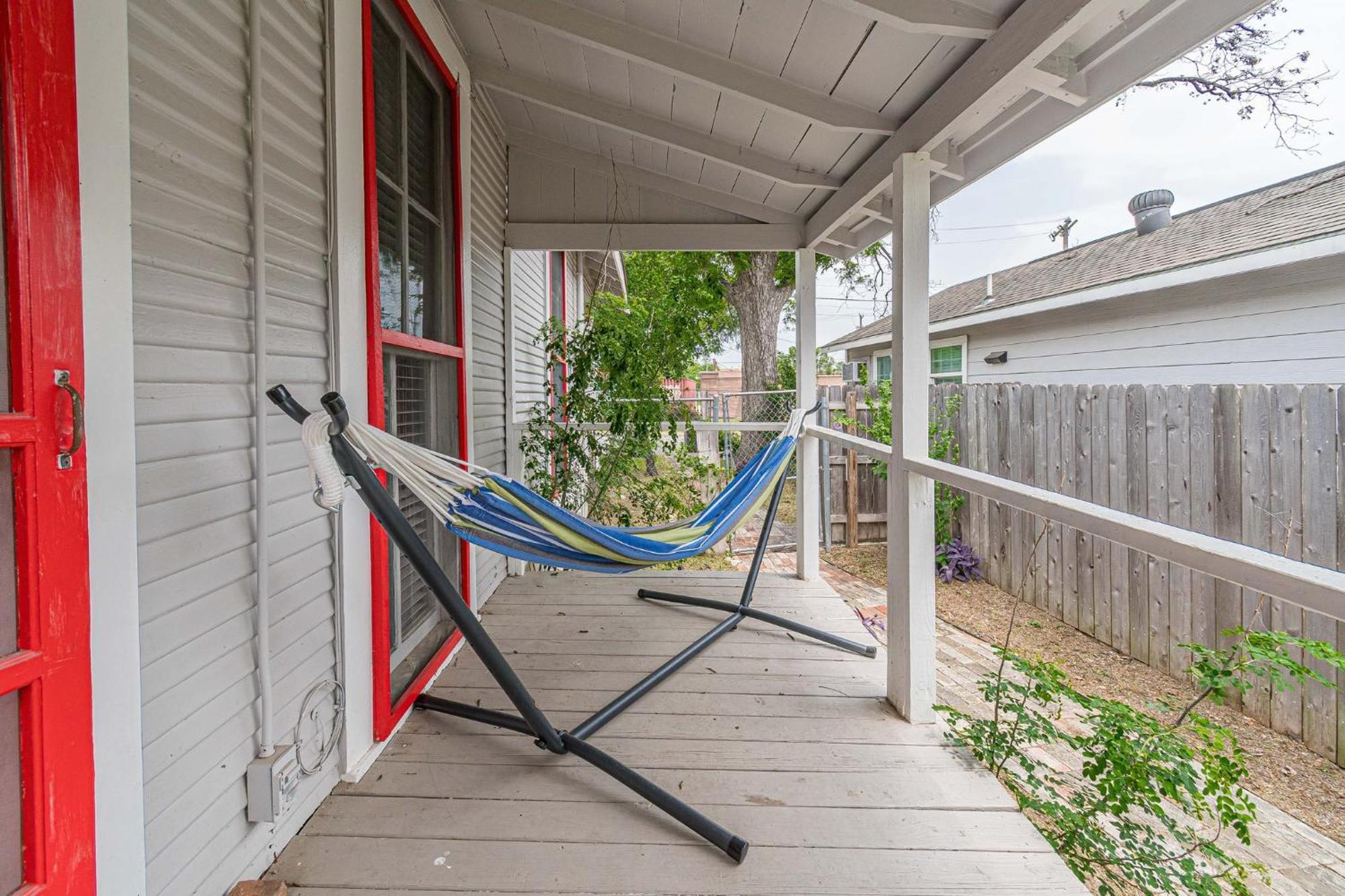 Free Parking, Walk To Botanical Garden, Ps4, Grill, Private Fenced Backyard, Pets Allowed Holiday home