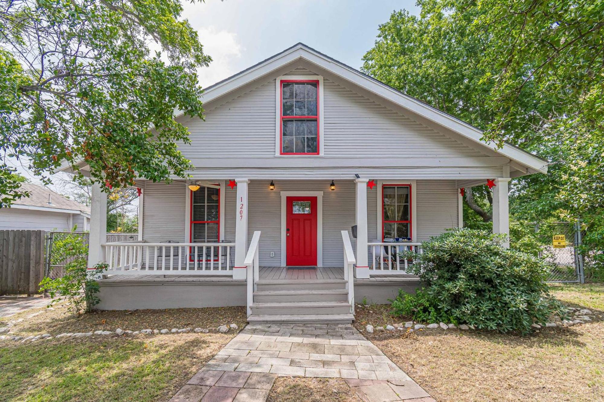 Free Parking, Walk To Botanical Garden, Ps4, Grill, Private Fenced Backyard, Pets Allowed Holiday home *