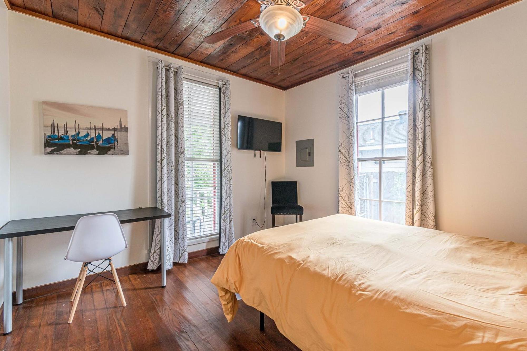 Free Parking, Walk To Botanical Garden, Ps4, Grill, Private Fenced Backyard, Pets Allowed * San Antonio