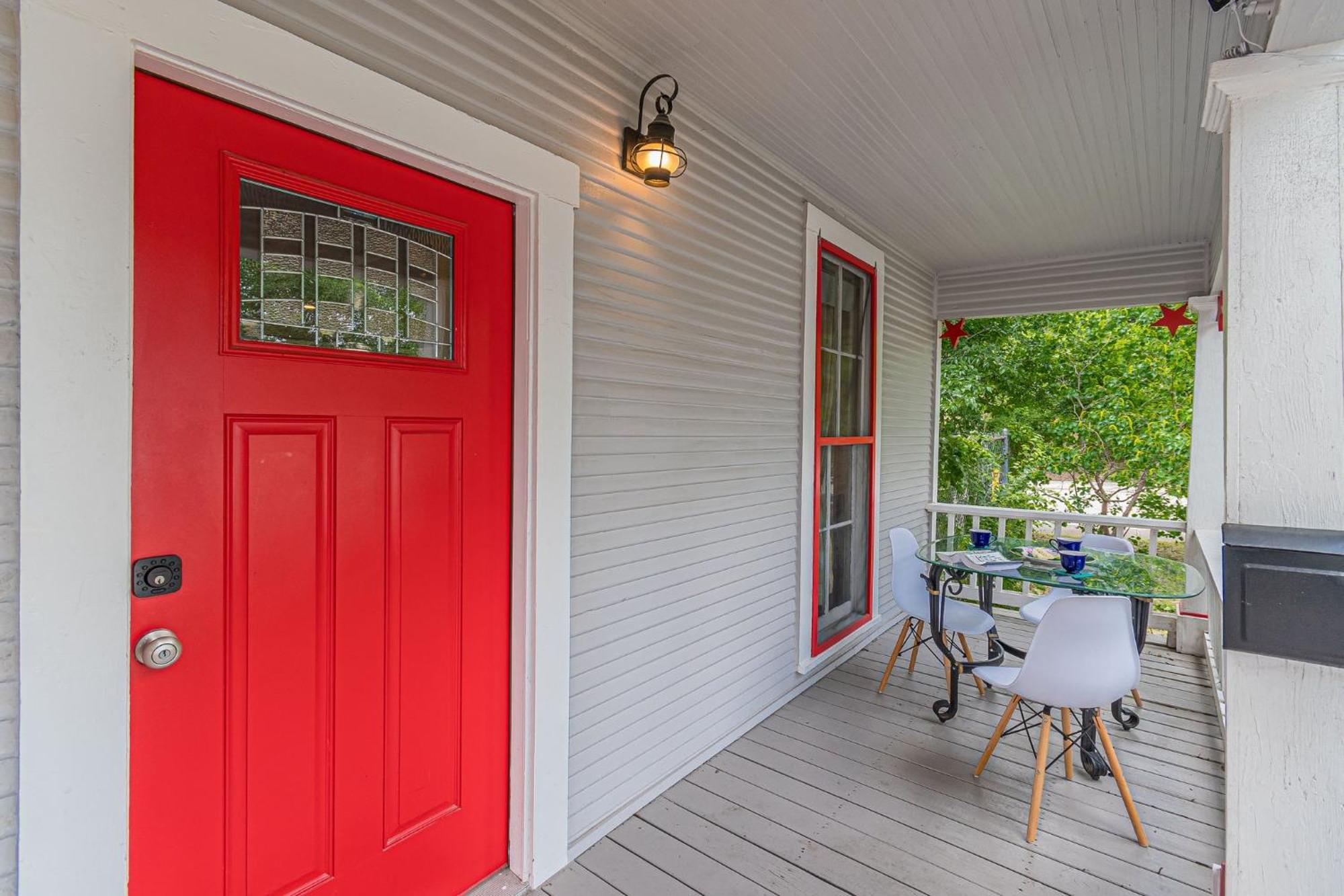 Free Parking, Walk To Botanical Garden, Ps4, Grill, Private Fenced Backyard, Pets Allowed Holiday home