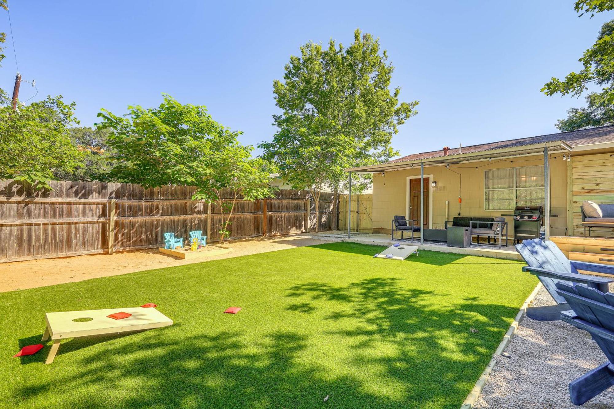 Modern With Patio, Grill, Fire Pit! Holiday home *