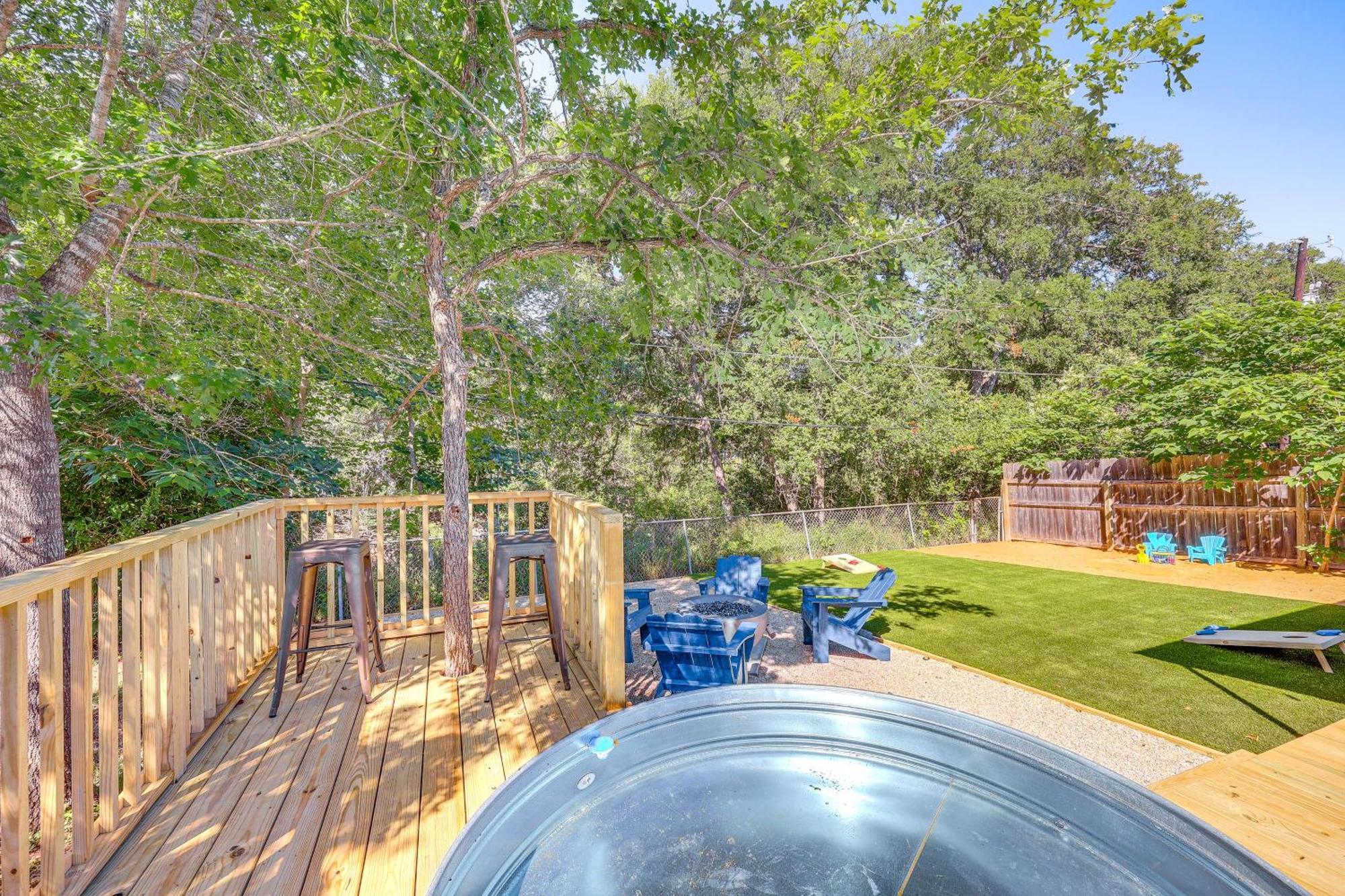 Holiday home Modern With Patio, Grill, Fire Pit!