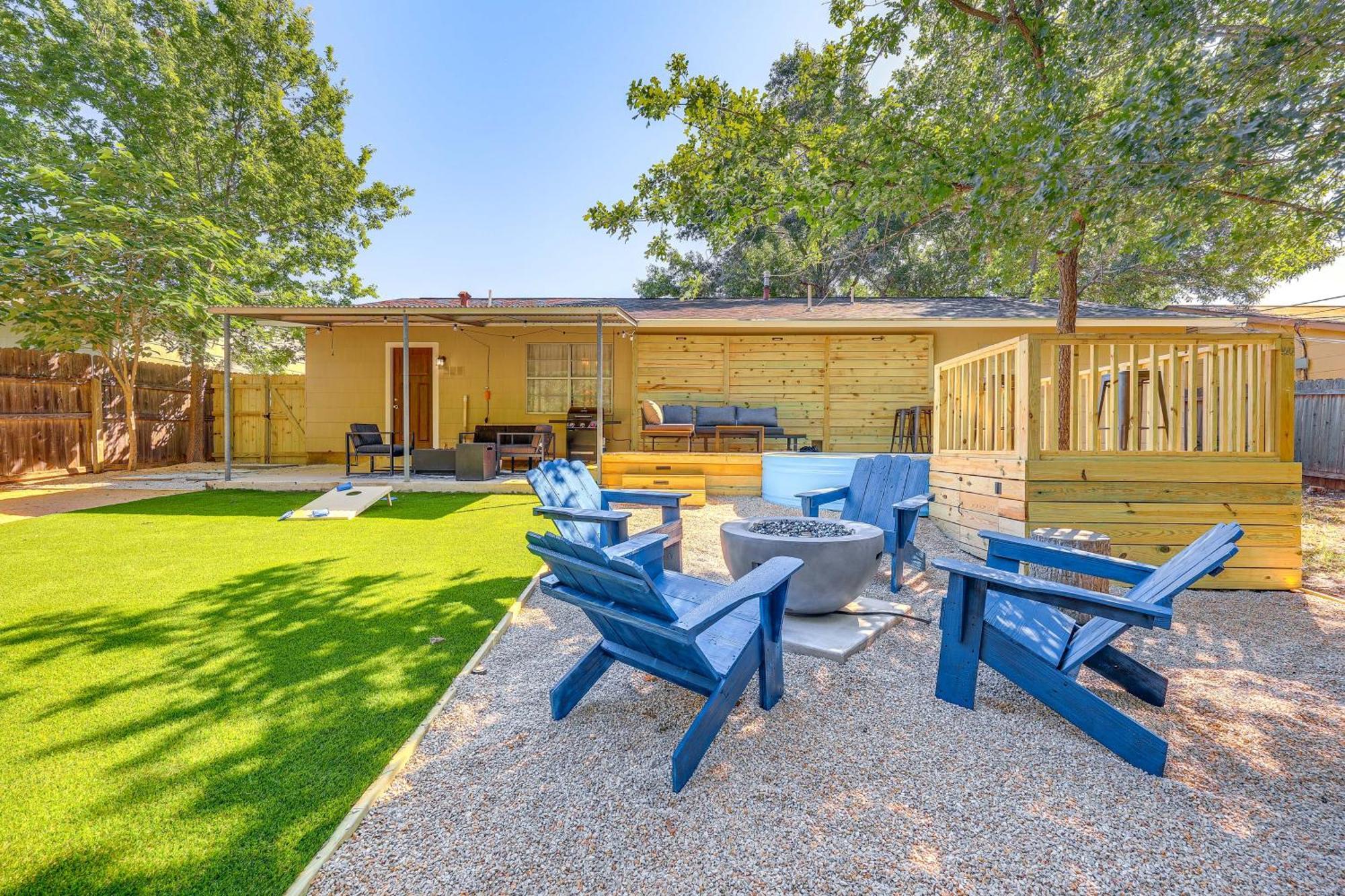 Modern With Patio, Grill, Fire Pit!