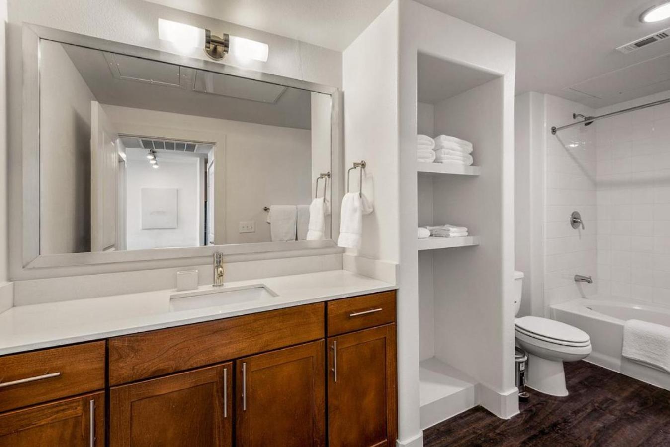 Landing At Agave - 1 Bedroom In Downtown Apartment