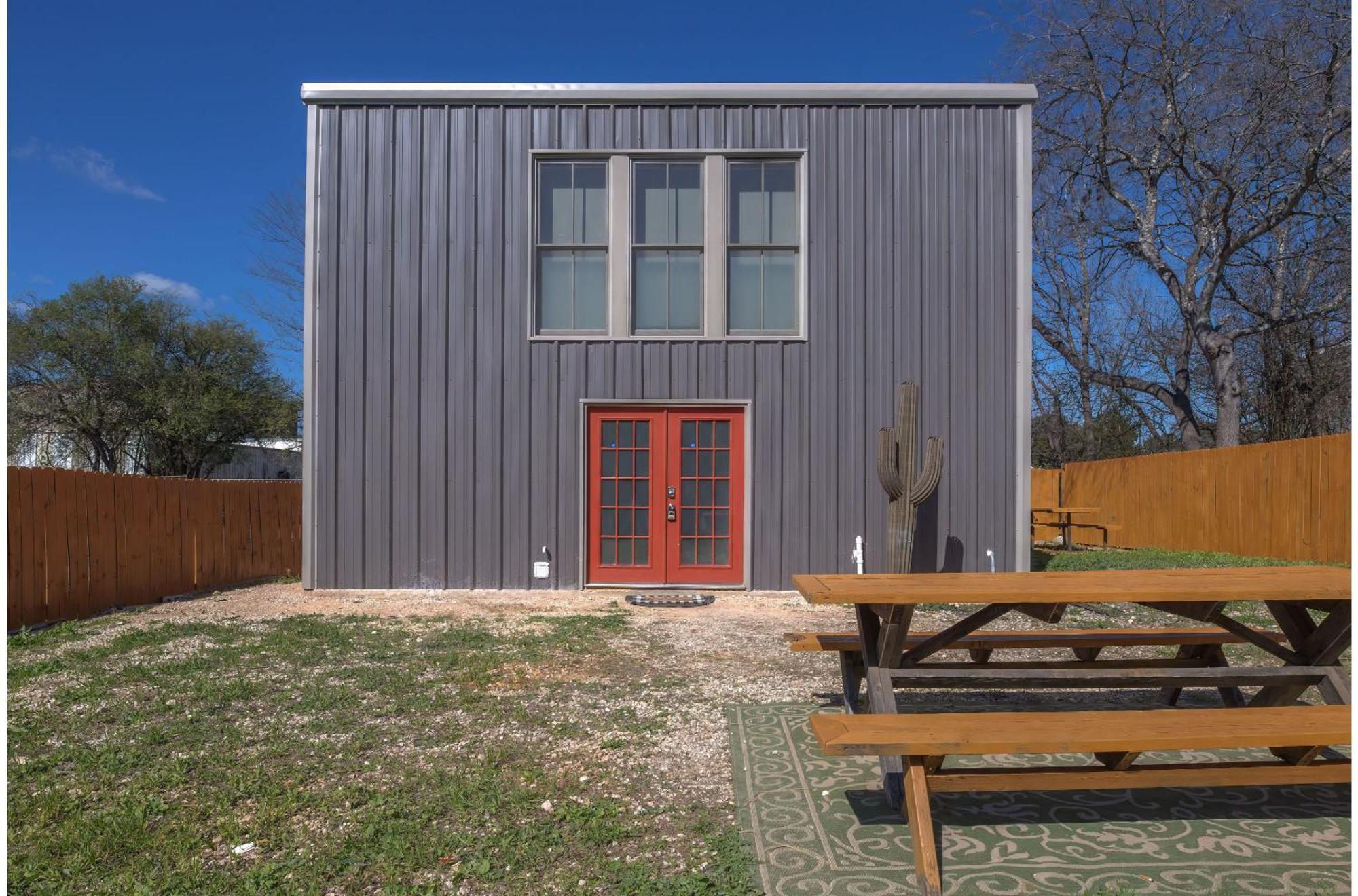Gorgeous Near Amazing Downtown Guest house *