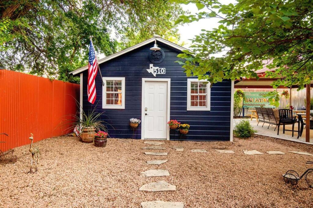 Downtown 5bdrm With Pool & Huge Outdoor Space Holiday home