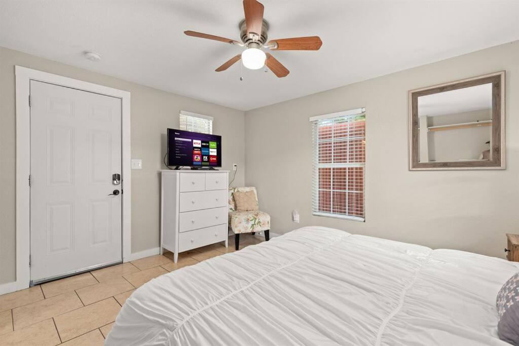 Holiday home Downtown 5bdrm With Pool & Huge Outdoor Space *