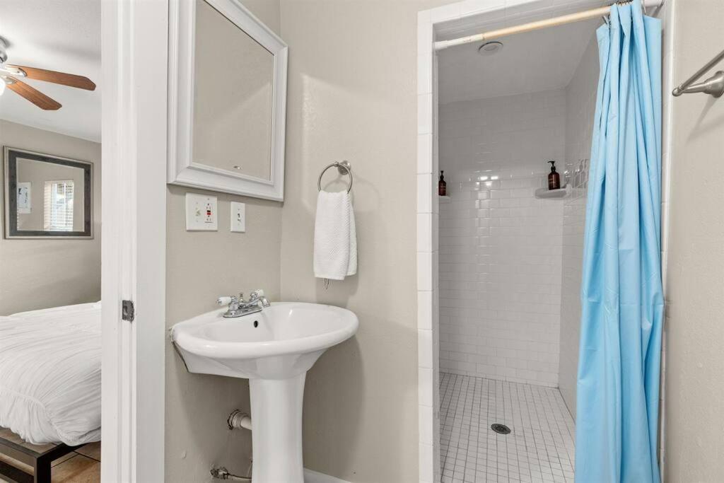 Downtown 5bdrm With Pool & Huge Outdoor Space