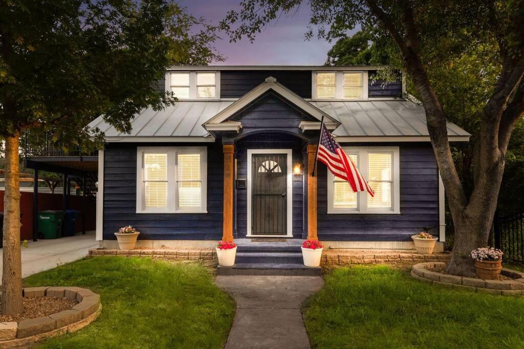 Holiday home Downtown 5bdrm With Pool & Huge Outdoor Space