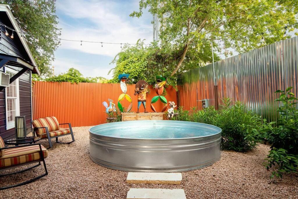Downtown 5bdrm With Pool & Huge Outdoor Space Holiday home