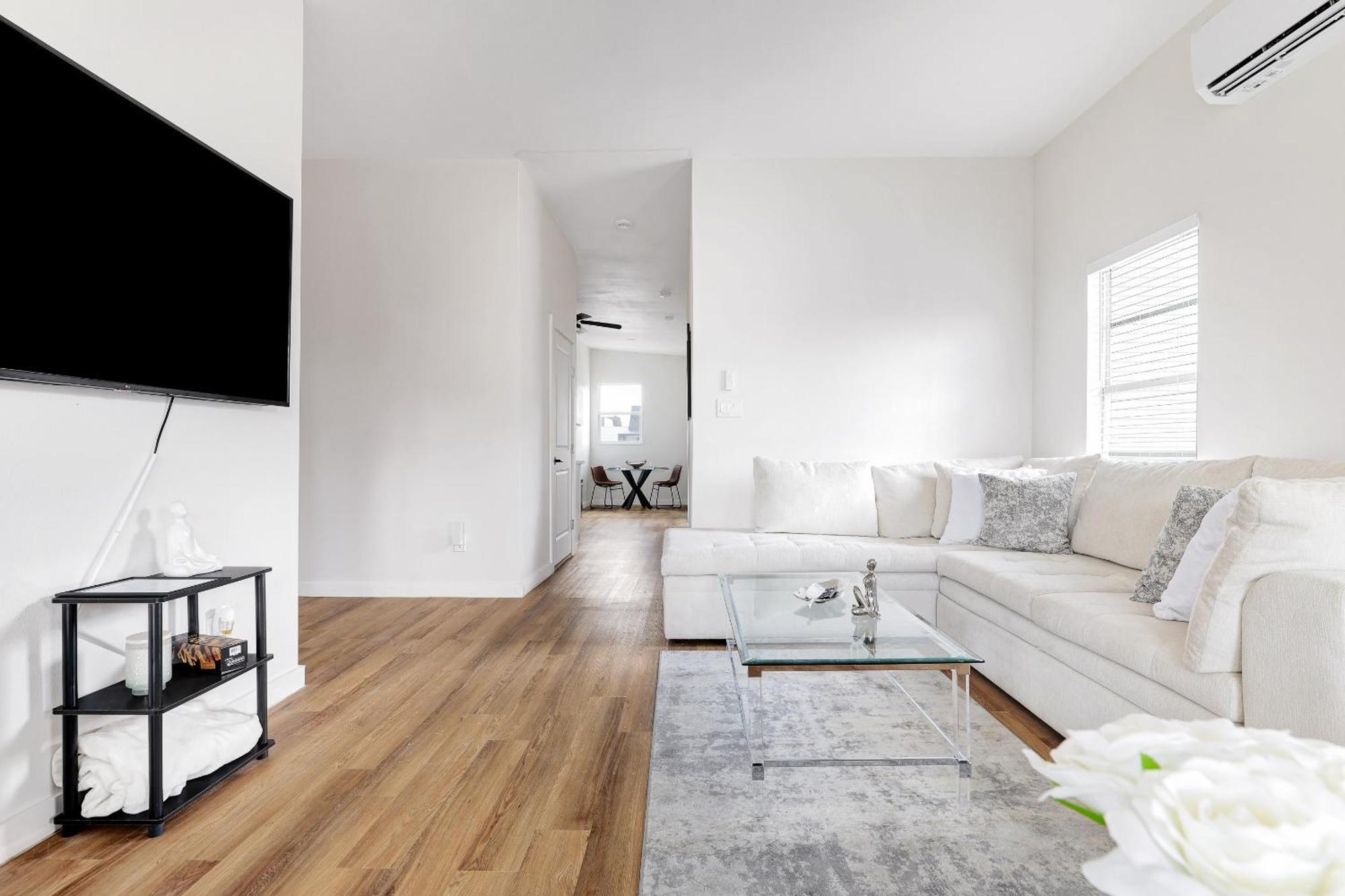 Modern Flat Nr Dt River Walk Zoo Wifi Bbq Desk Apartment
