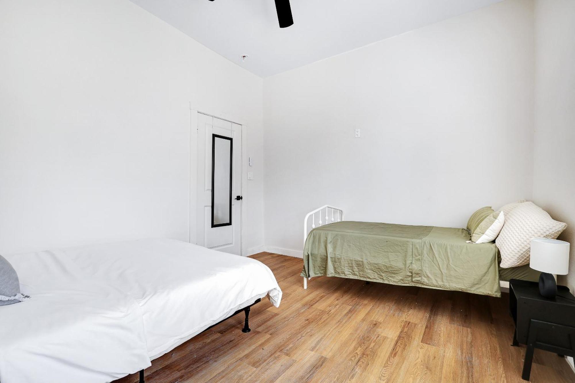 Modern Flat Nr Dt River Walk Zoo Wifi Bbq Desk Apartment