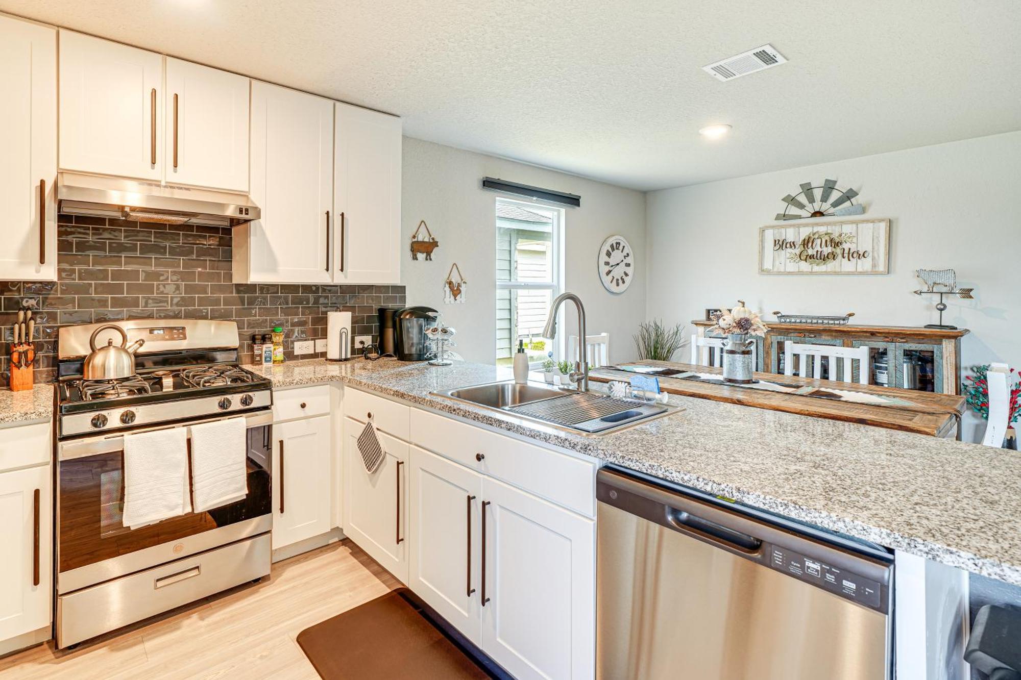 Spacious About 10 Mi To Downtown! Holiday home *