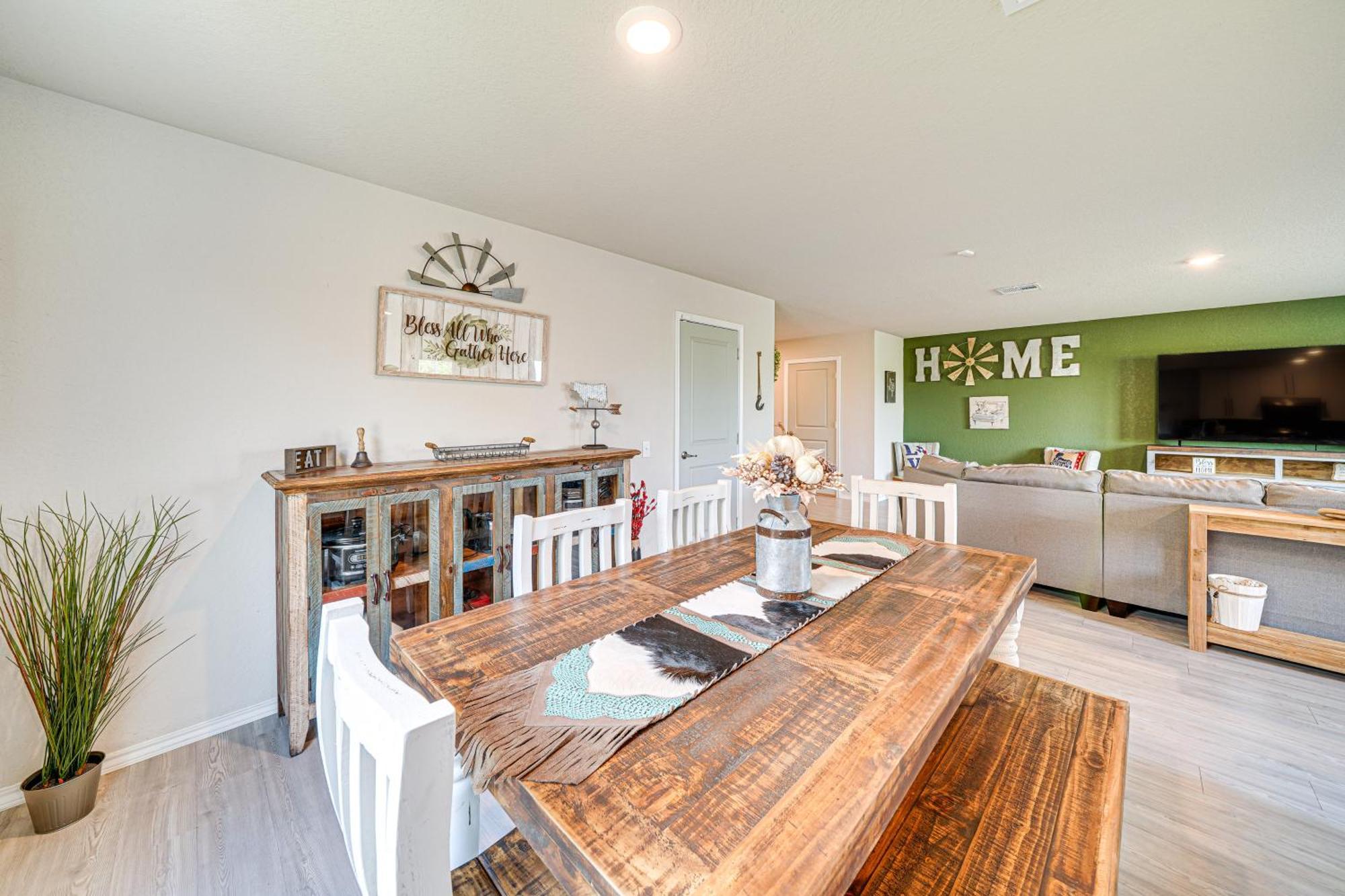 Spacious About 10 Mi To Downtown! Holiday home