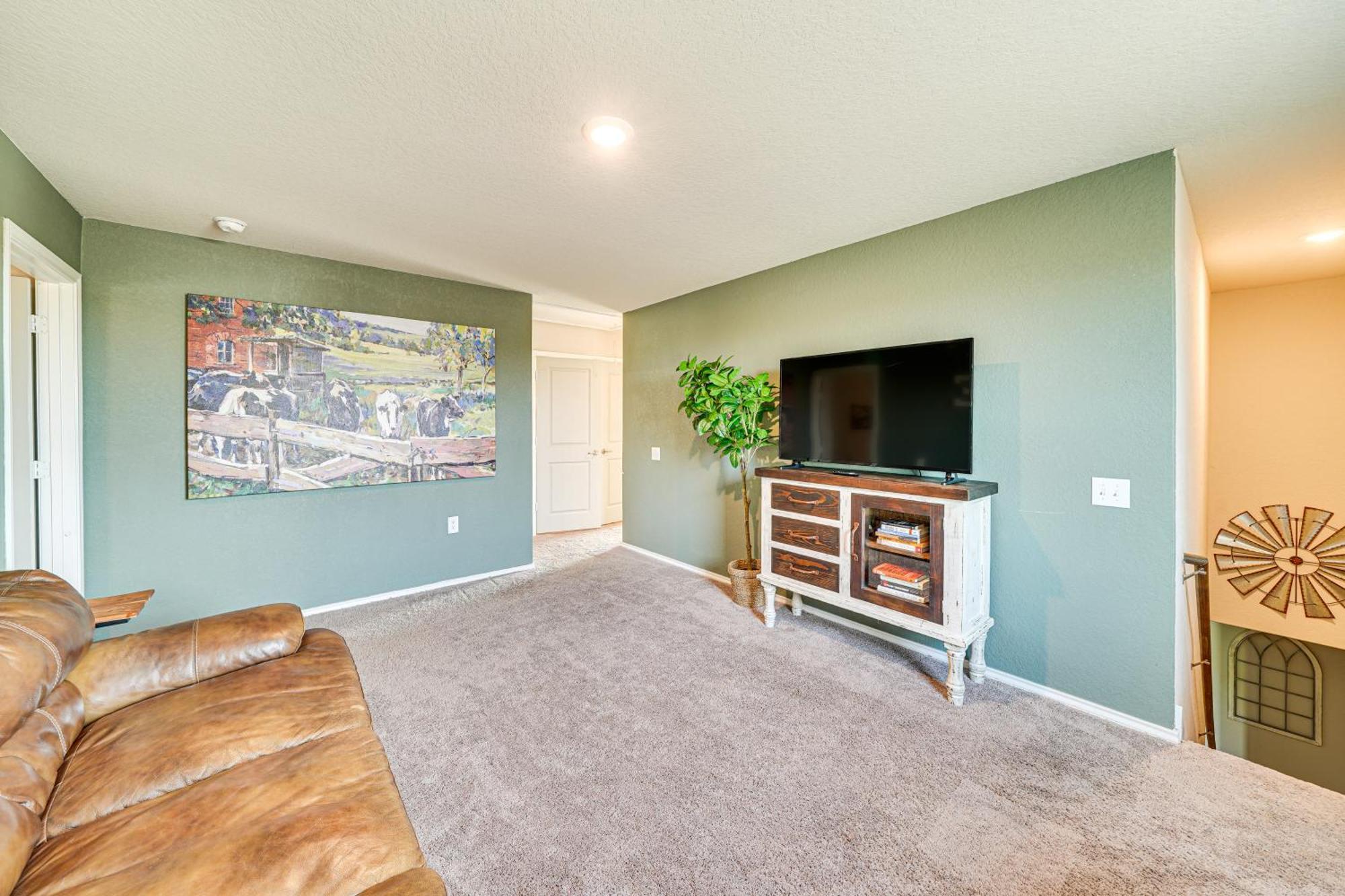 Spacious About 10 Mi To Downtown! *