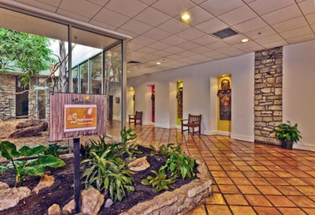 El Tropicano Riverwalk
