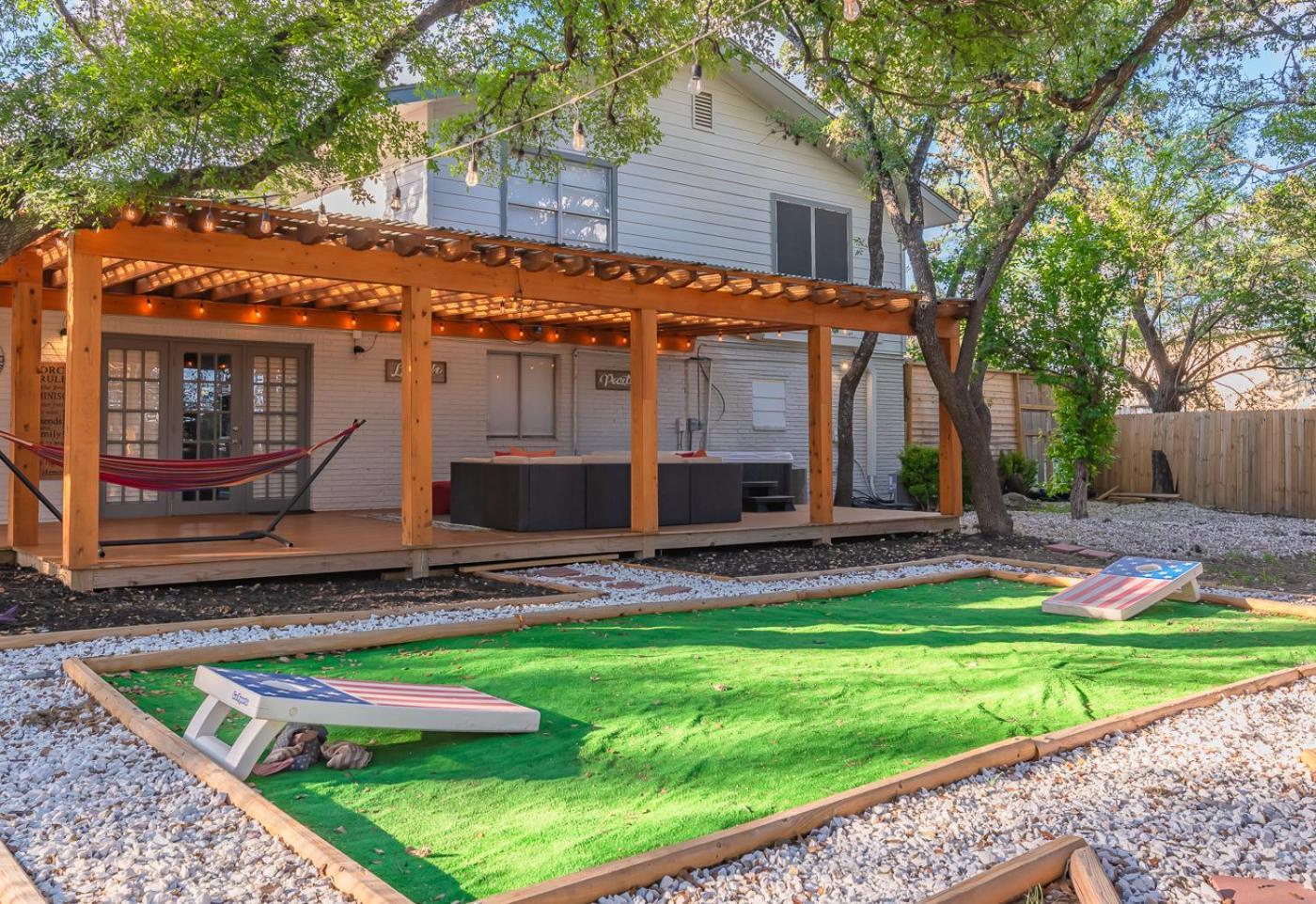 Luxurious With Hot Tub & Tree Deck By 6flags *