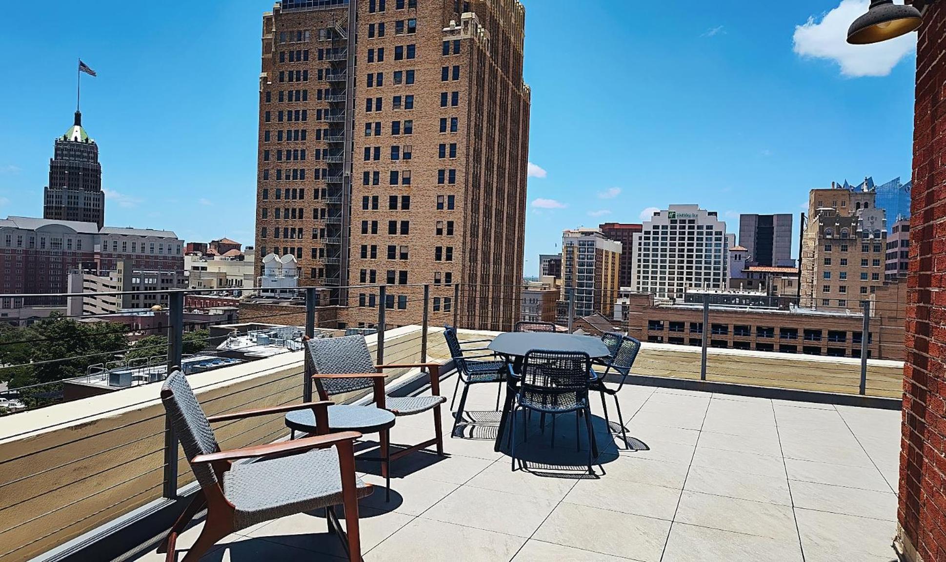 The Maverick, Powered By Placemakr - River Walk