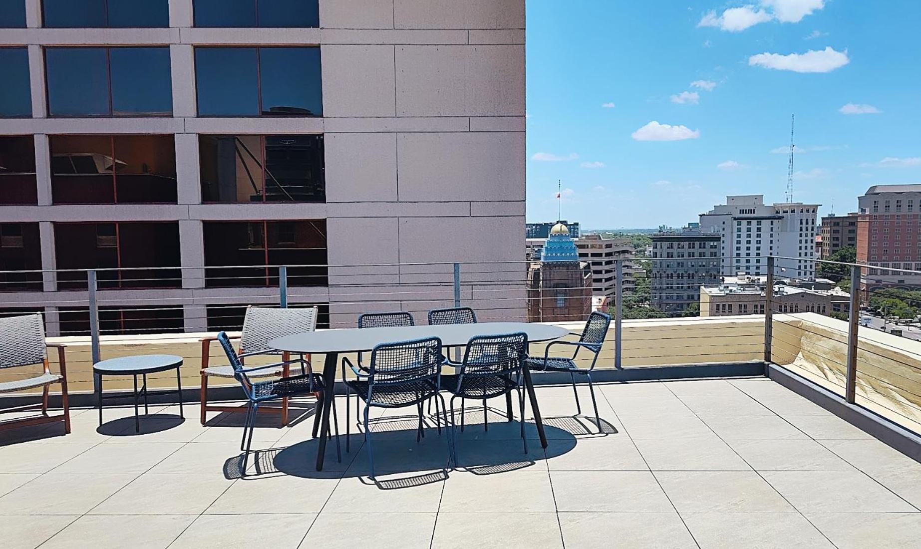 The Maverick, Powered By Placemakr - River Walk