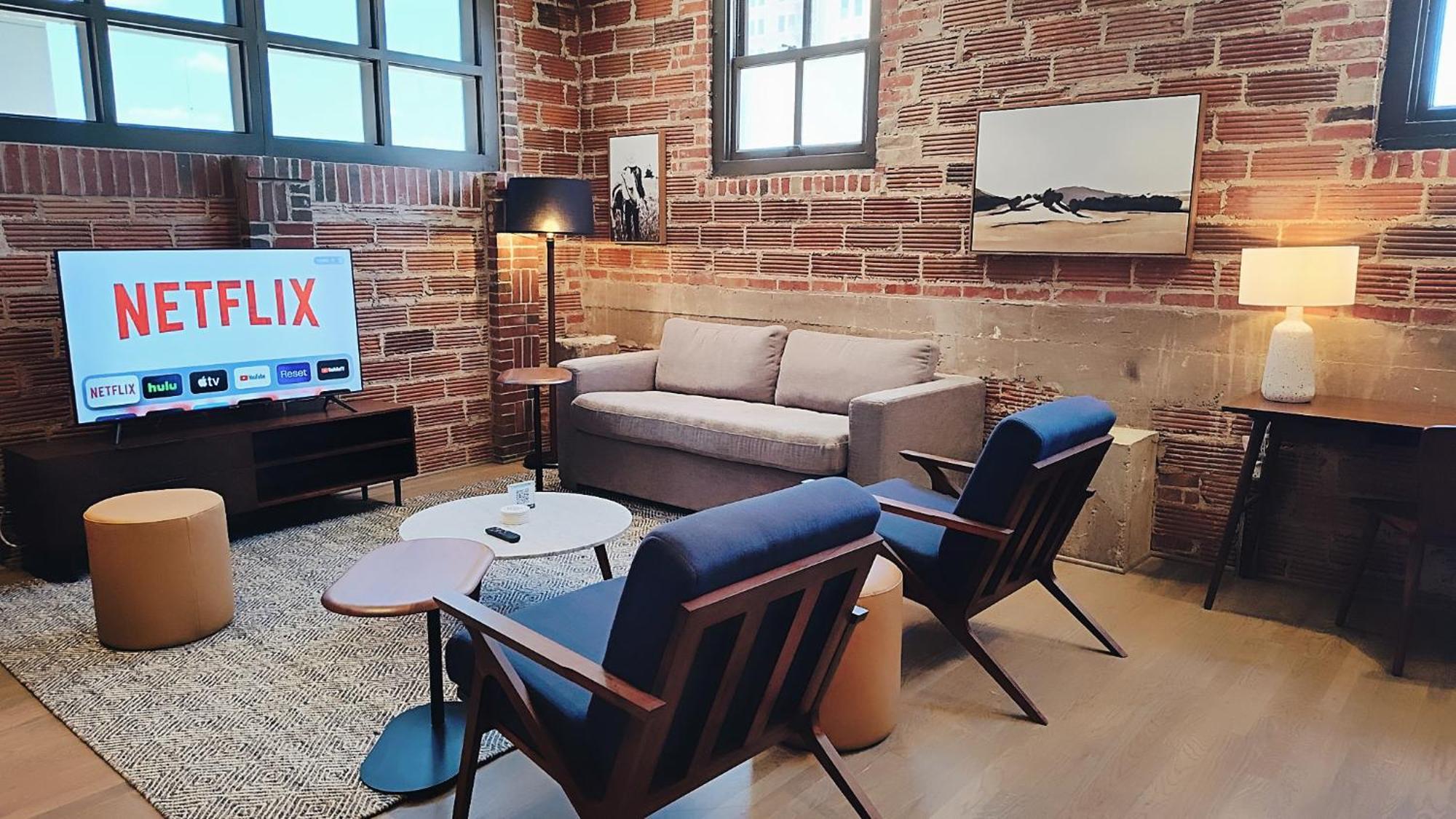 The Maverick, Powered By Placemakr - River Walk