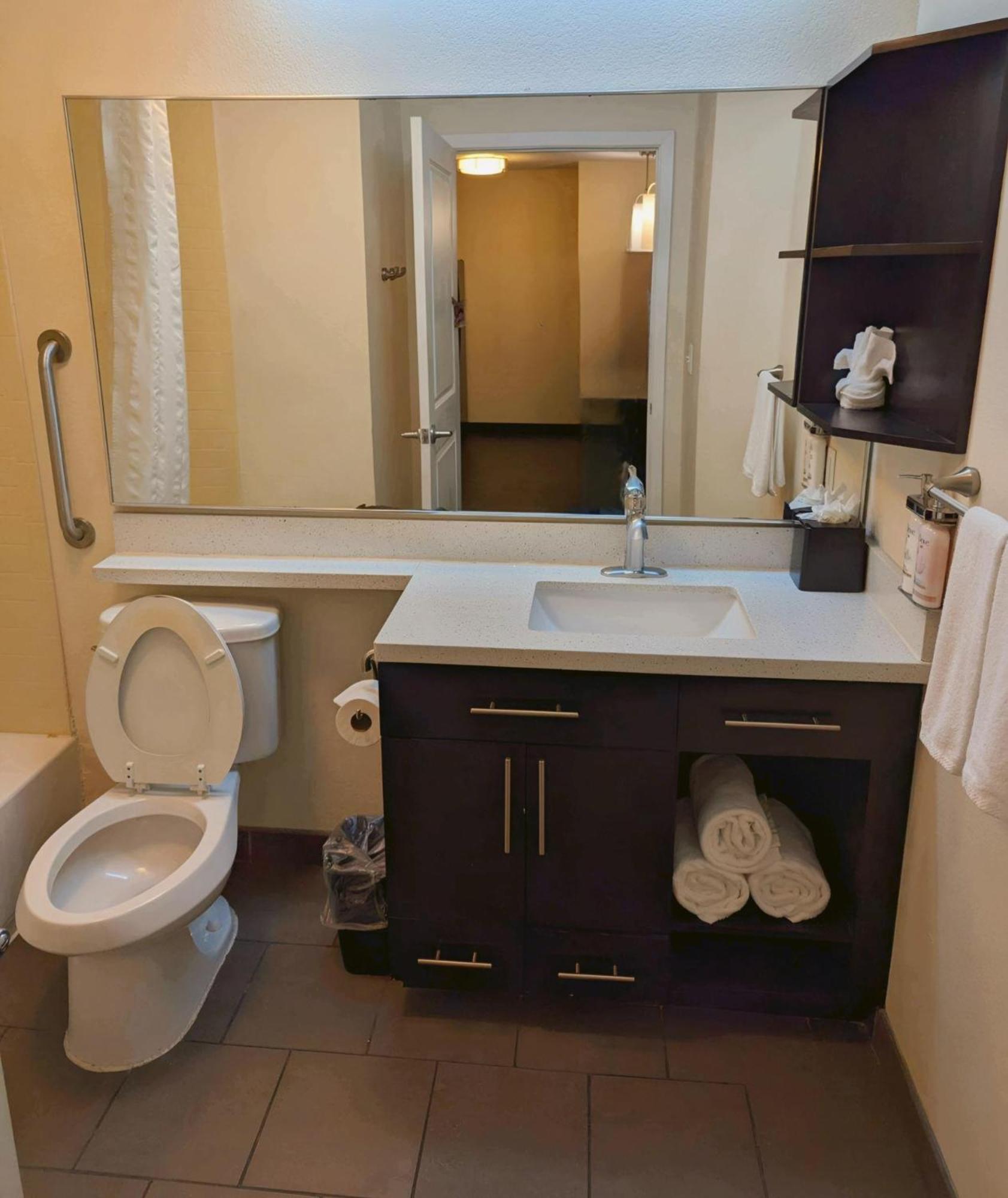 Hotel Candlewood Airport By Ihg 3*