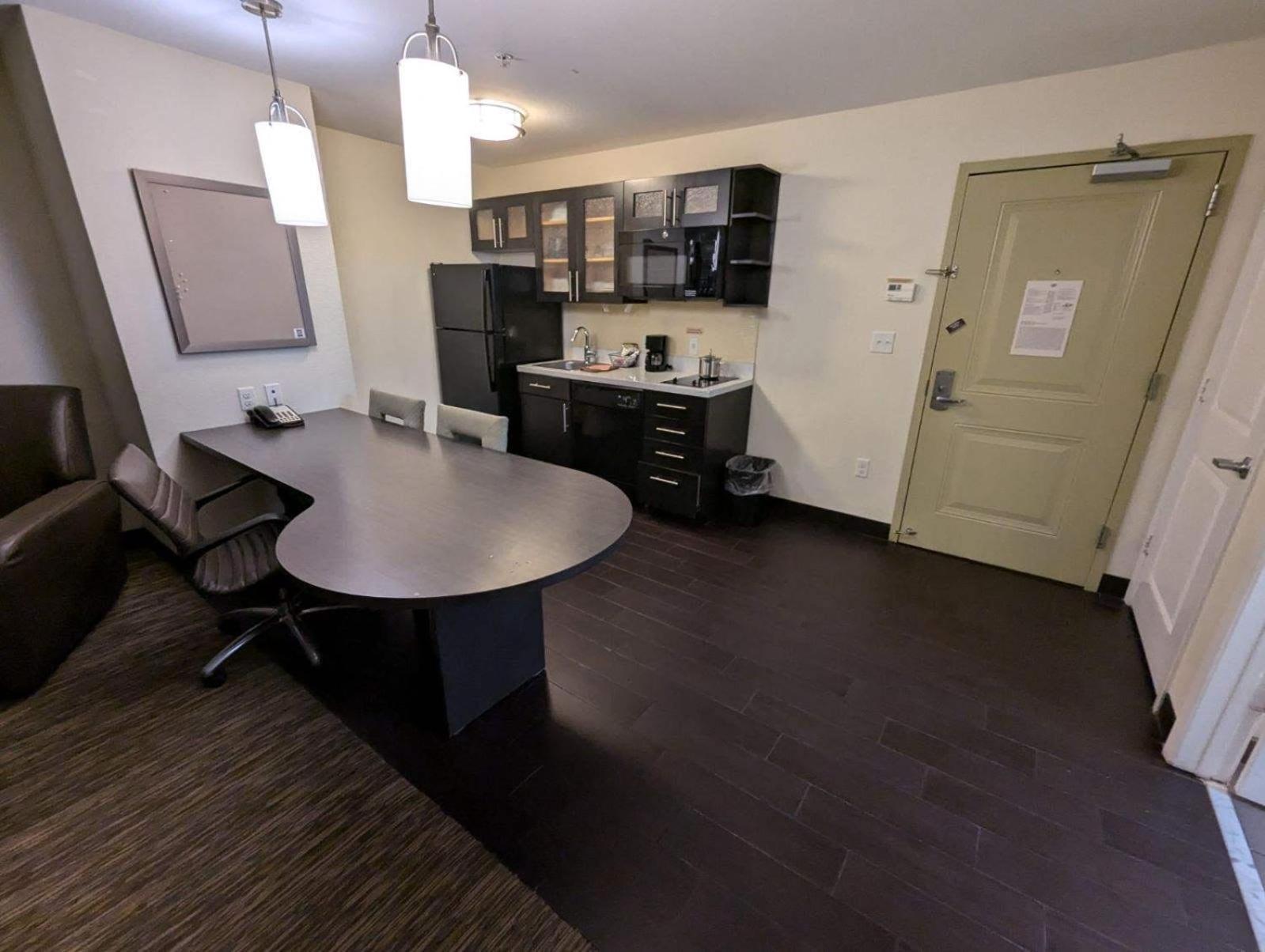 Hotel Candlewood Airport By Ihg