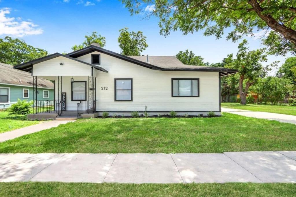 Downtown Magnolia Historic Prime Location Villa