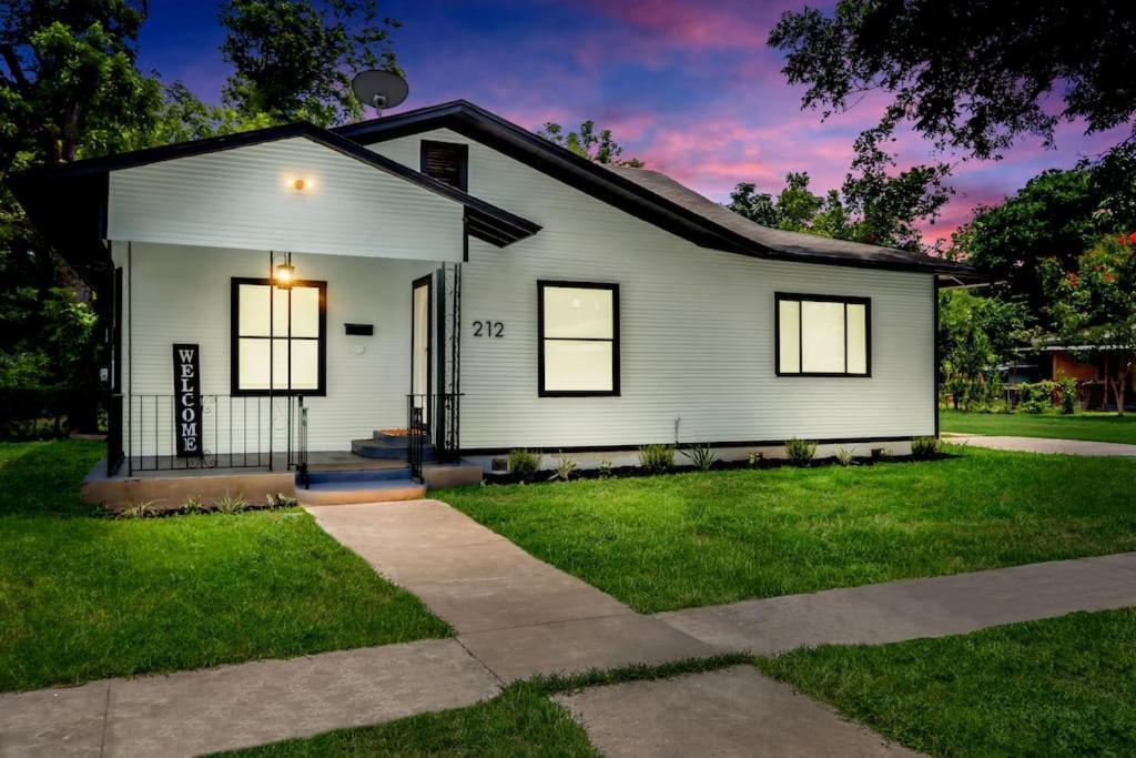 Villa Downtown Magnolia Historic Prime Location