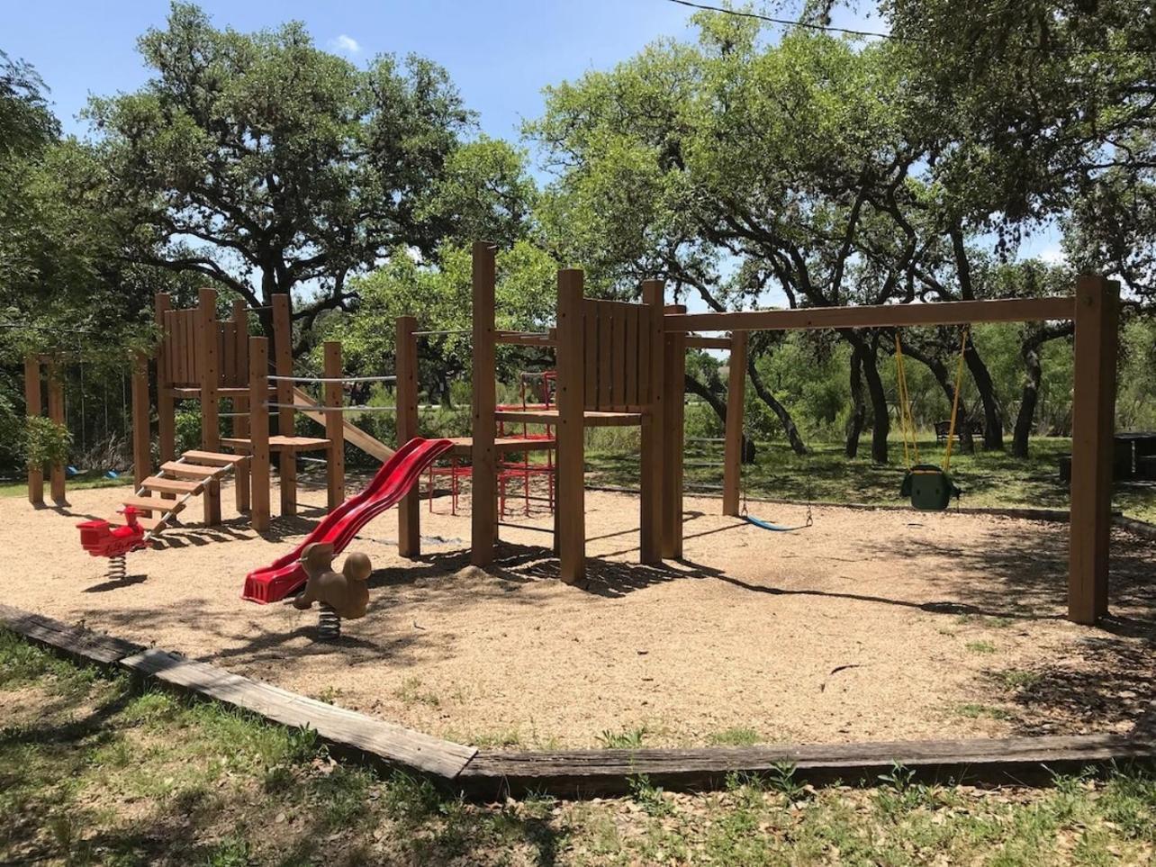 Pool, Gameroom & Minigolf Enchanting Texas Holiday home San Antonio