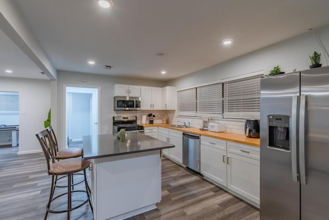 Luxurious With Hot Tub & Tree Deck By 6flags Holiday home San Antonio