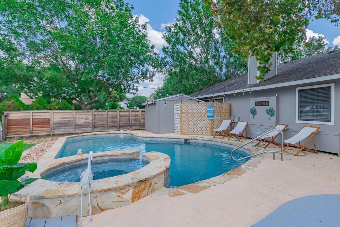 Holiday home Stunning Pool Overlooking Golf Course & Game