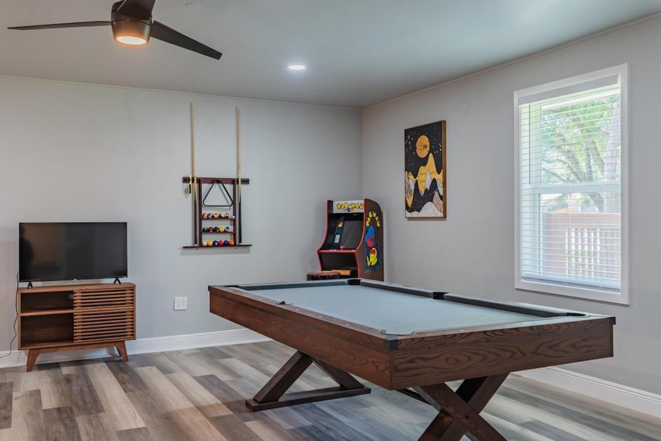 Stunning Pool Overlooking Golf Course & Game